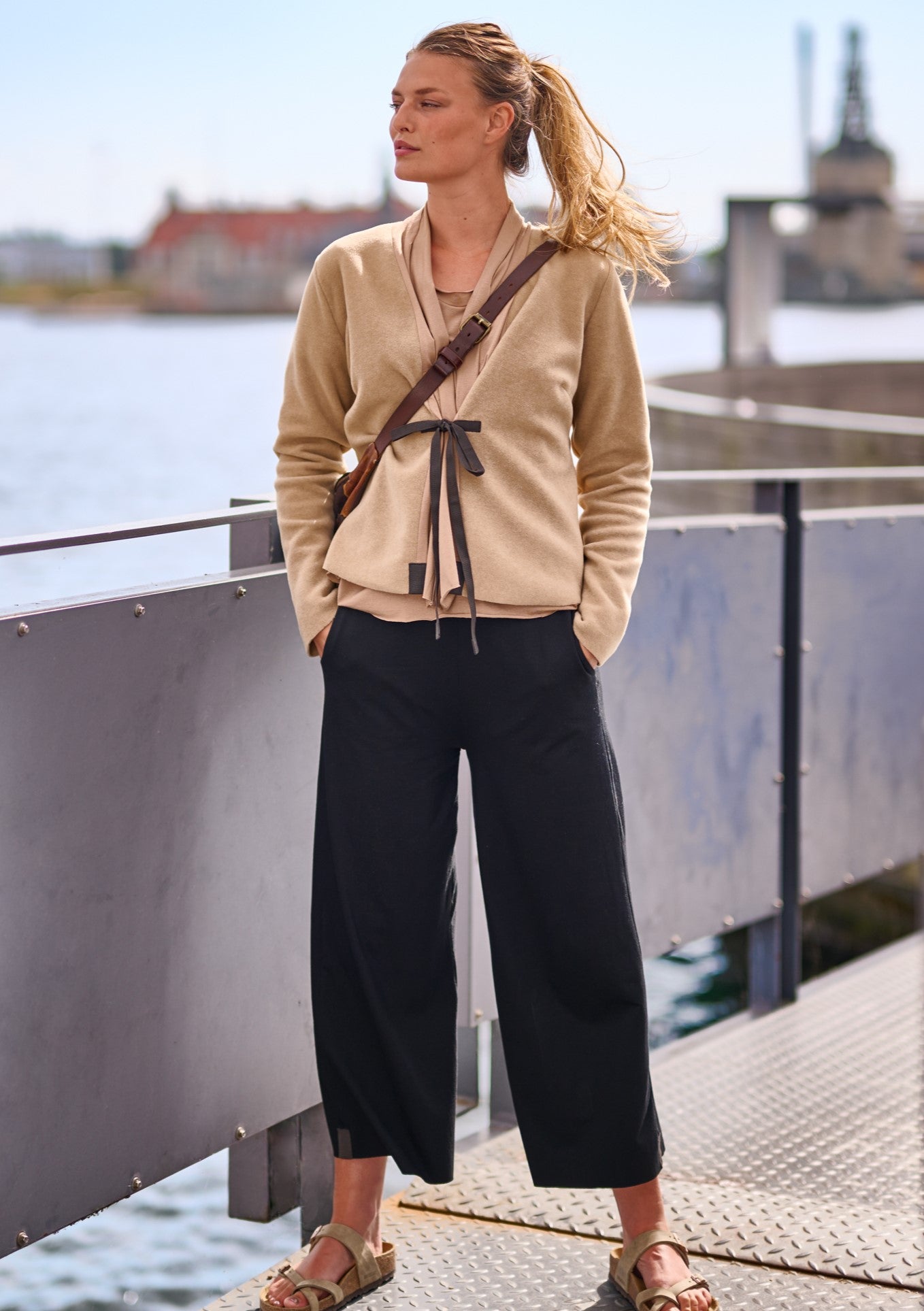 HENRIETTE STEFFENSEN COPENHAGEN FLARE HOSEN 3/4 - 99015 BUKSER BLACK 900