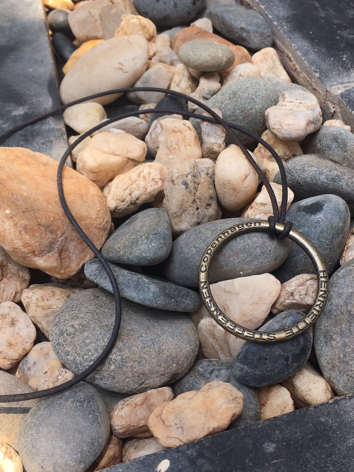 HENRIETTE STEFFENSEN COPENHAGEN HALSKETTE SIGNATURE RING - 4091 SMYKKE BROWN 300