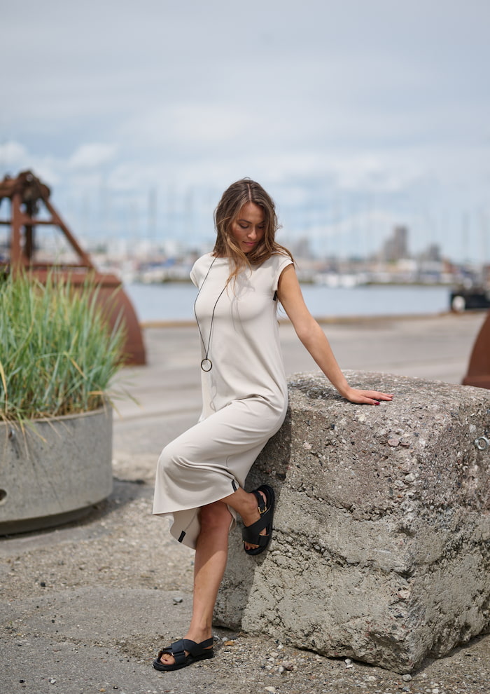 HENRIETTE STEFFENSEN COPENHAGEN LANGE KLEID MIT SCHMUCK - 98055 KJOLER KIT 831
