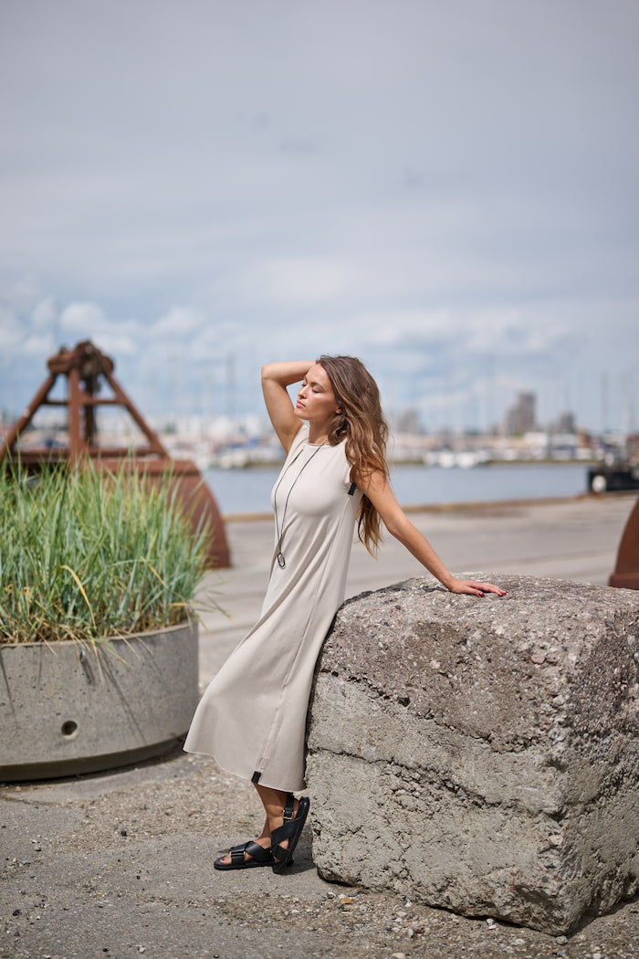 HENRIETTE STEFFENSEN COPENHAGEN LANGE KLEID MIT SCHMUCK - 98055 KJOLER KIT 831