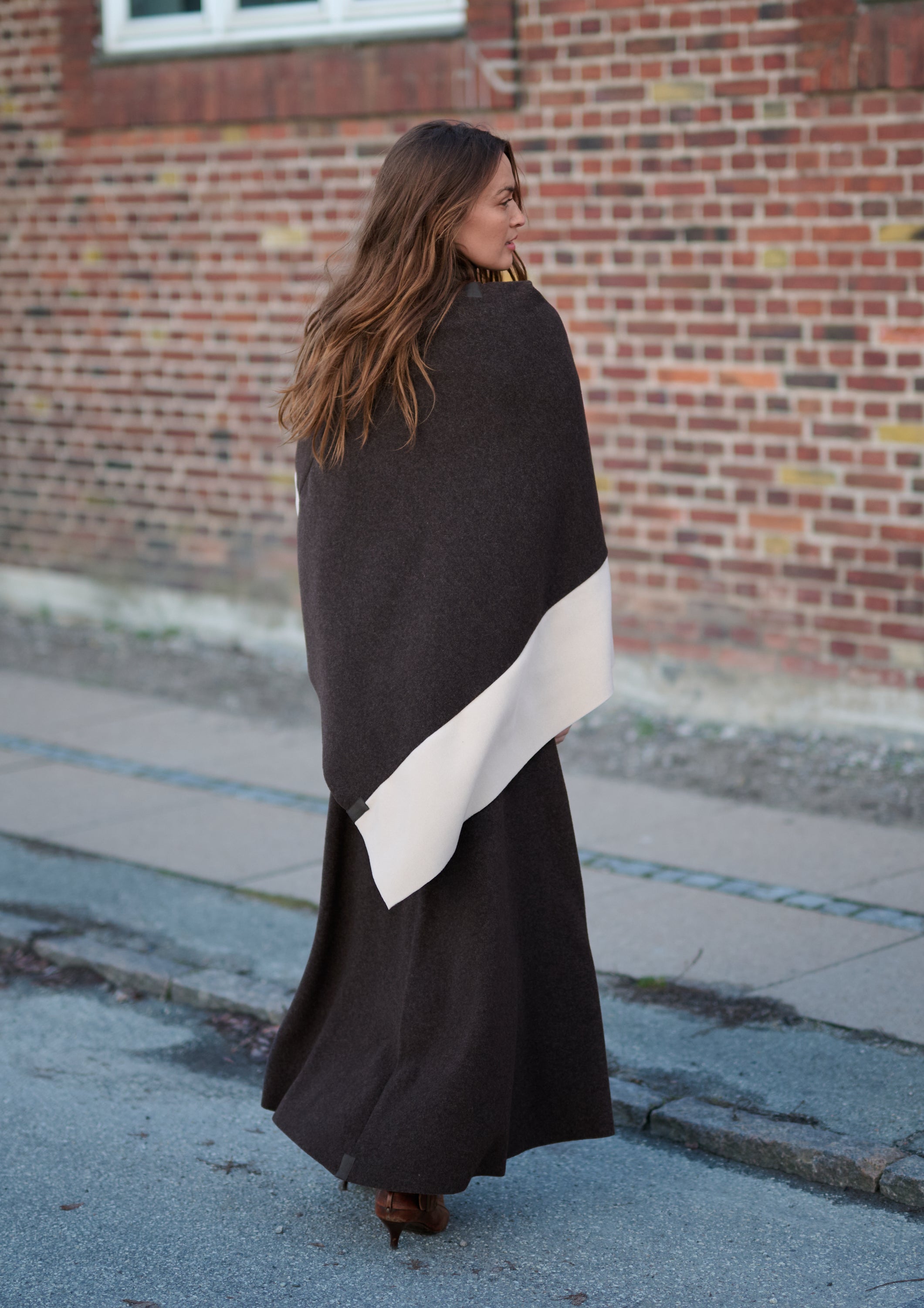 HENRIETTE STEFFENSEN COPENHAGEN PONCHO 2 FARBIGE - 4068 PONCHOS CHOKOLATE/KIT 200