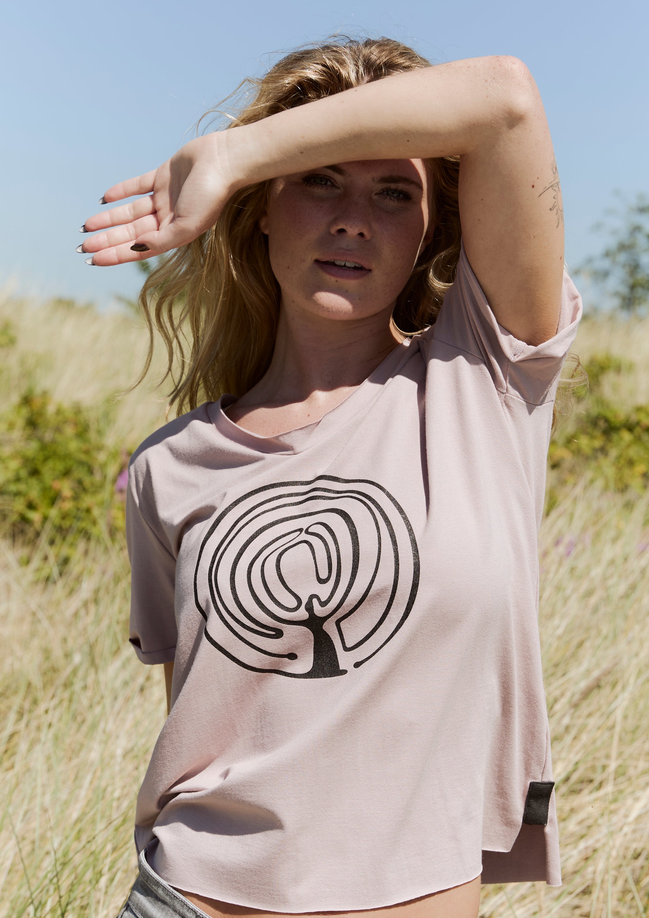 HENRIETTE STEFFENSEN COPENHAGEN V-NECK-TEE - 96105 EMBRACE T-SHIRTS NUDE 401