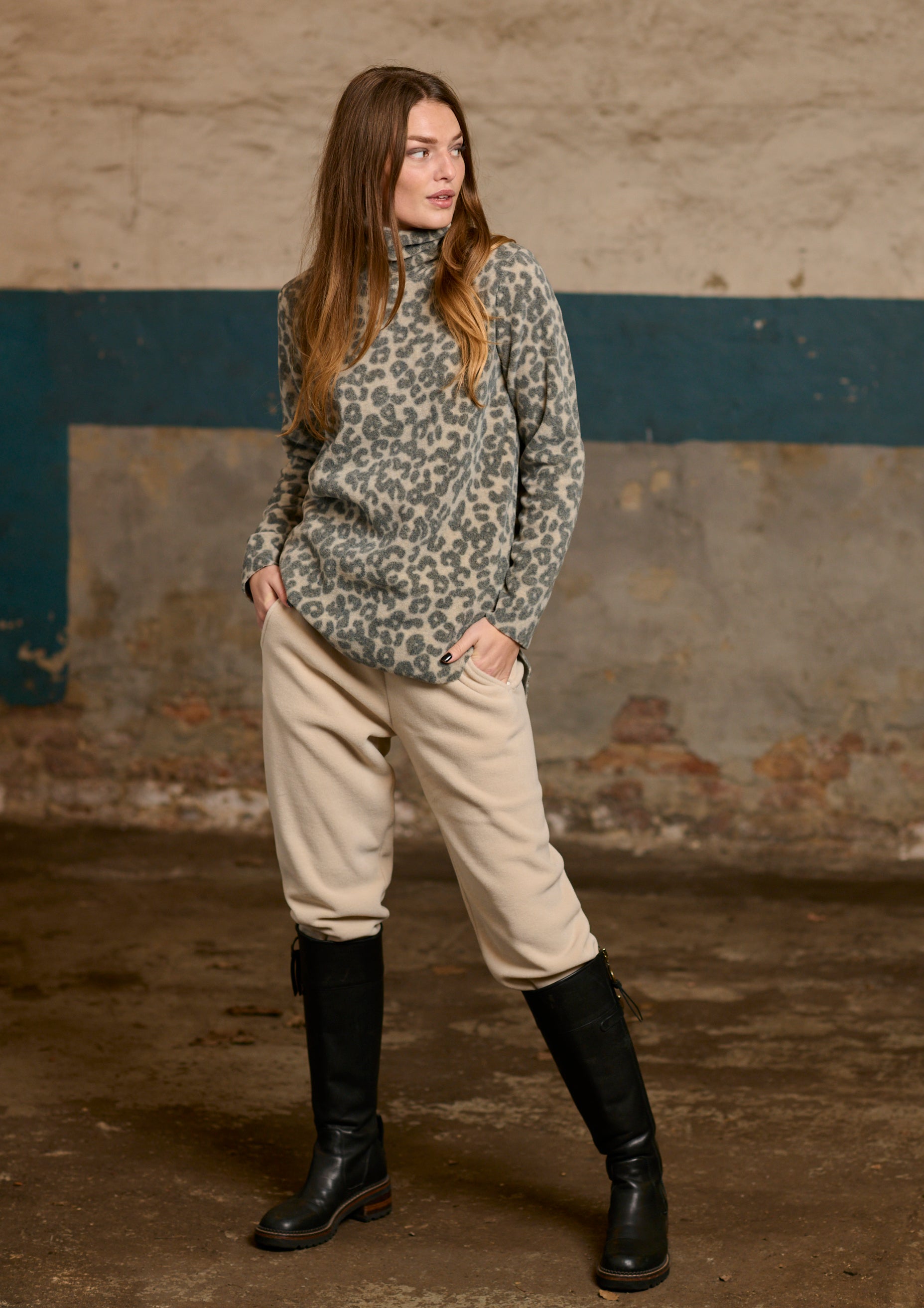 HENRIETTE STEFFENSEN COPENHAGEN BLUSE MIT HOHE HALS - 1348P BLUSER LEOPARD grey 105