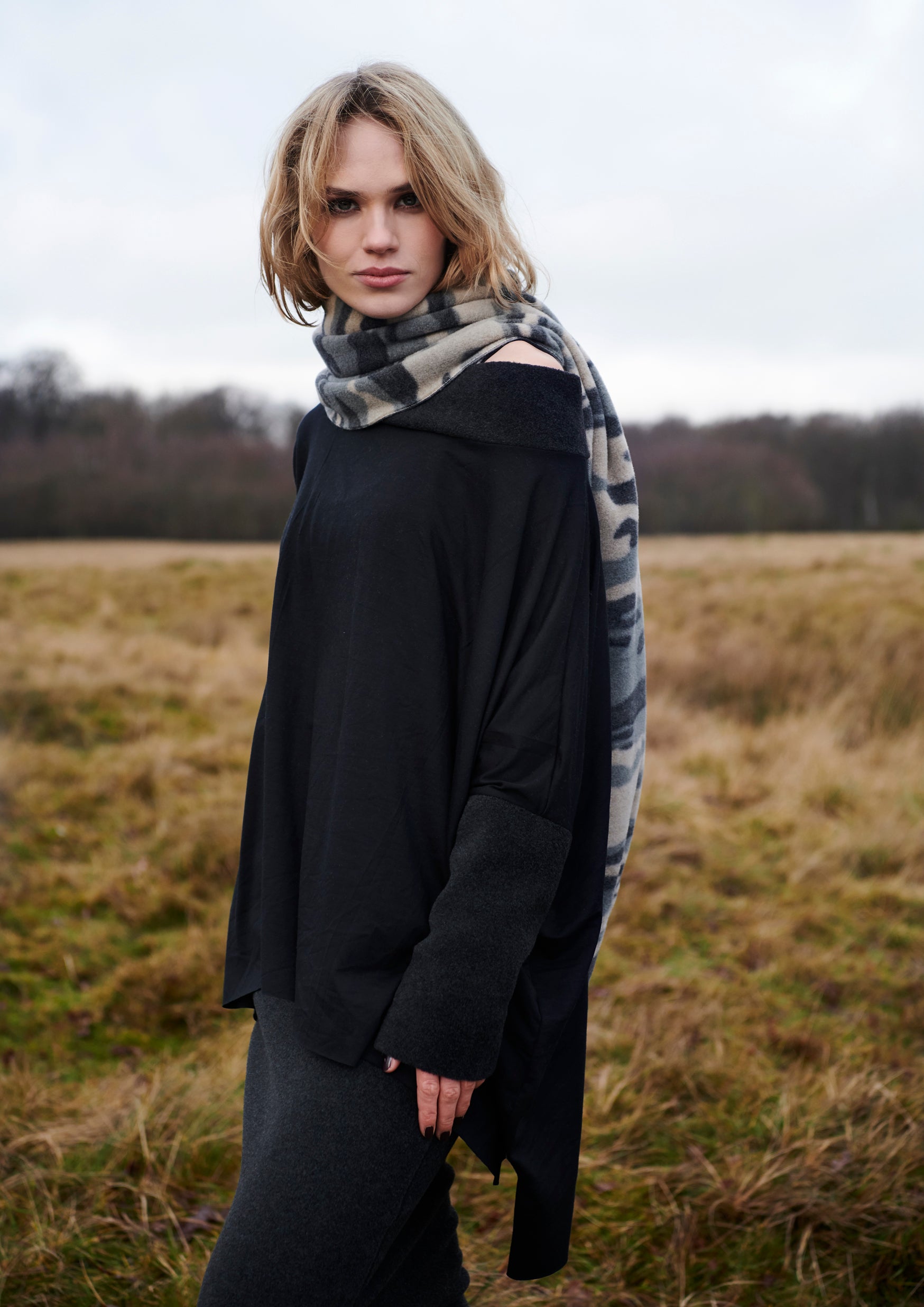HENRIETTE STEFFENSEN COPENHAGEN BLUSE MIT OFFENEM HALS - 1319MIX  SOFT BLACK/BLACK 915
