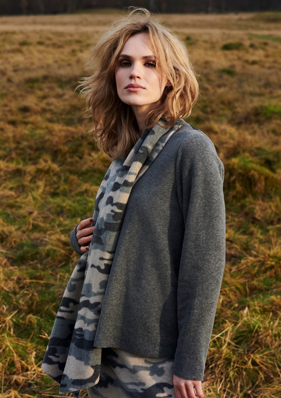 HENRIETTE STEFFENSEN COPENHAGEN BLUSE MIT SCHAL - 1325 BLUSER GREY/CAMUFLAGE 903