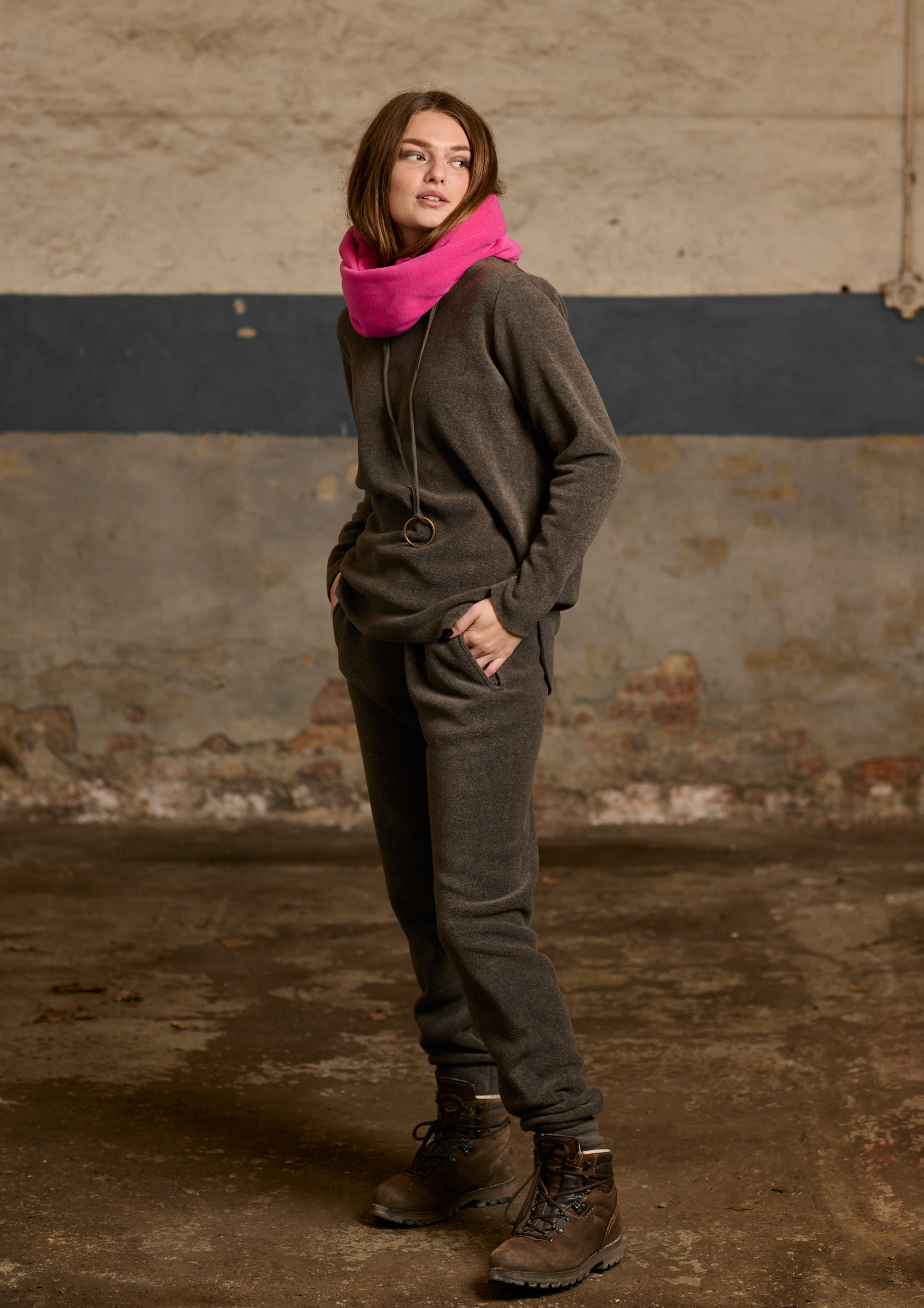 HENRIETTE STEFFENSEN COPENHAGEN BLUSE MIT SIGANTUR HALSSCHMUCK - 1332 BLUSER BARK 320