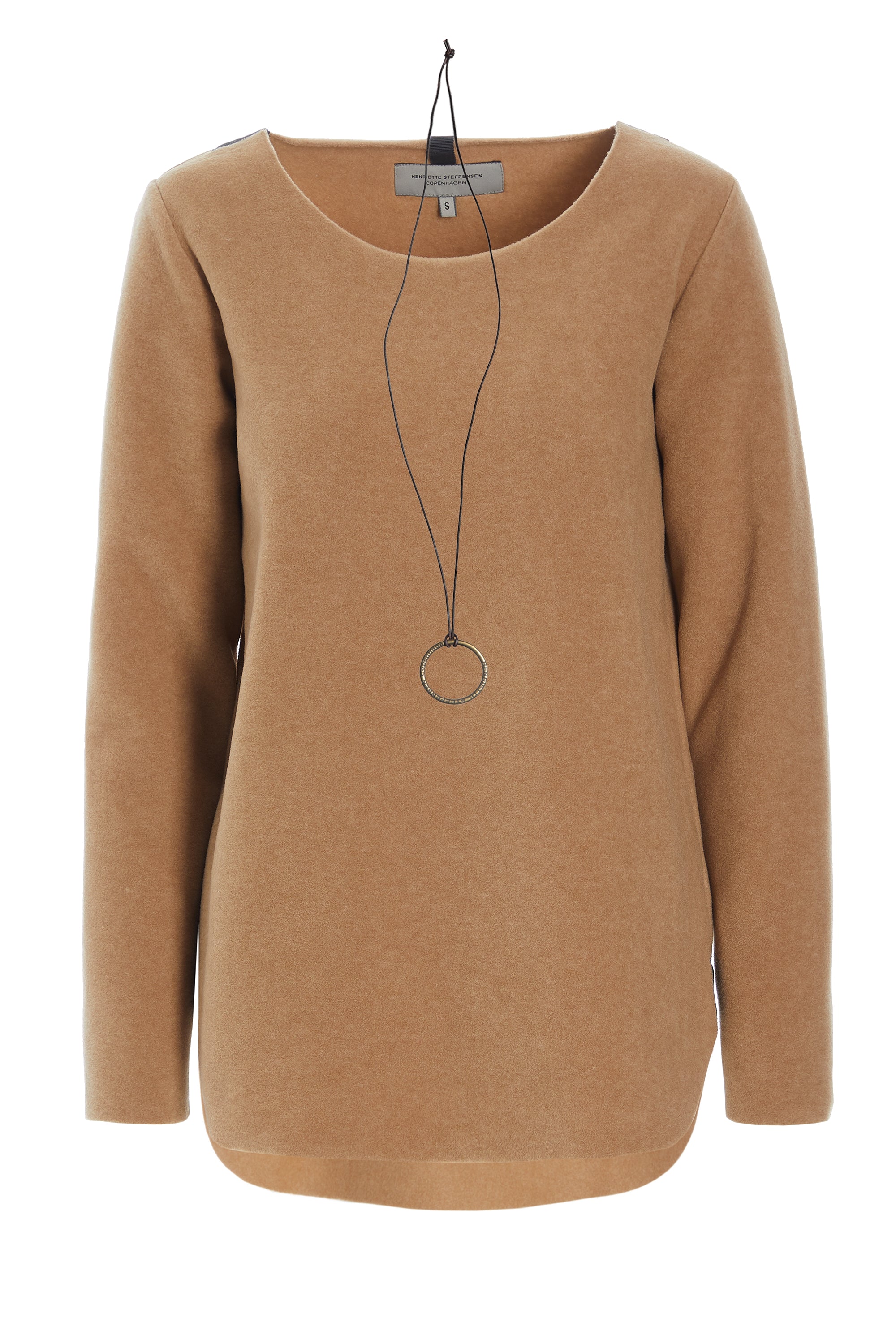 HENRIETTE STEFFENSEN COPENHAGEN BLUSE MIT SIGANTUR HALSSCHMUCK - 1332 BLUSER CAMEL 815