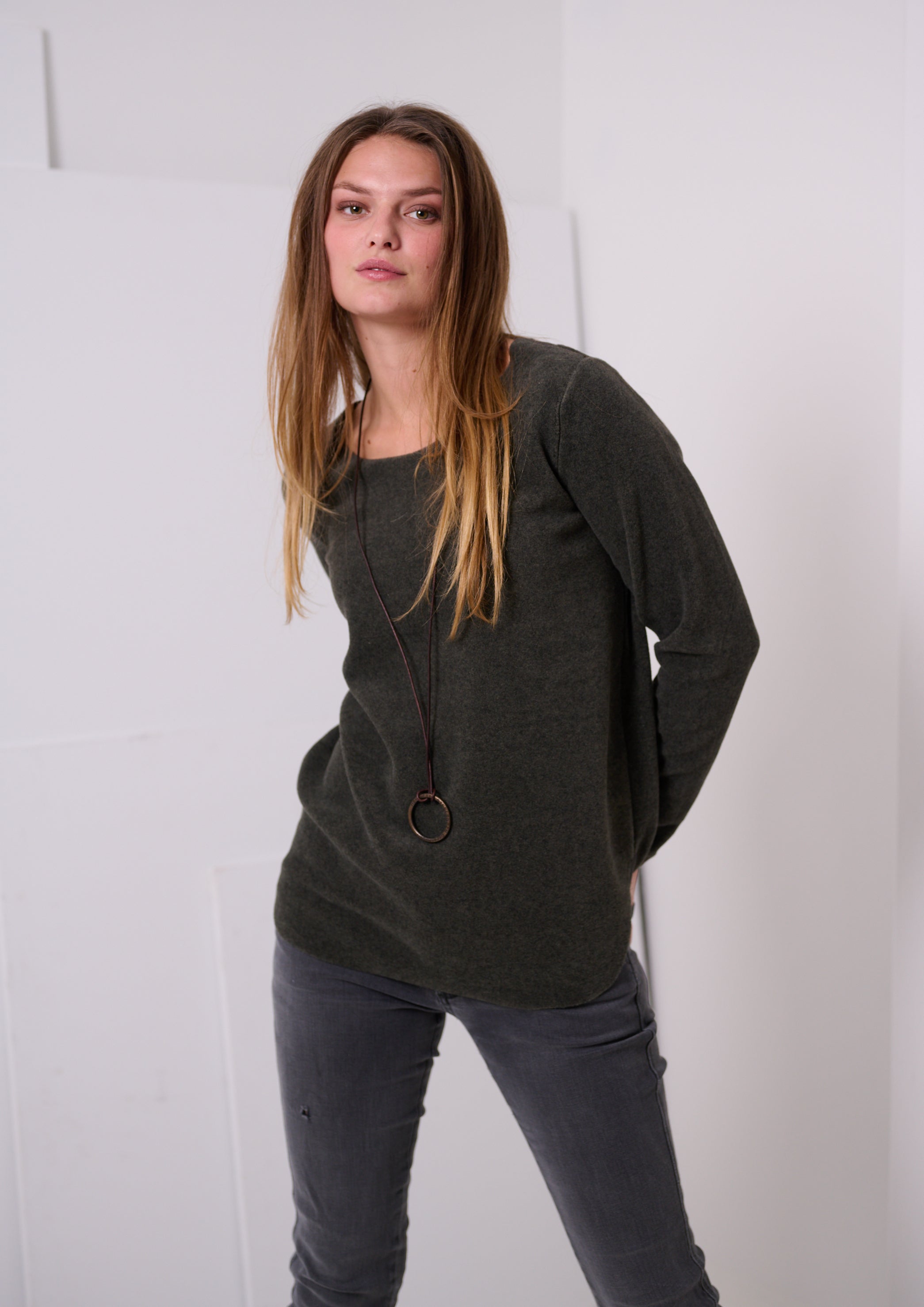 HENRIETTE STEFFENSEN COPENHAGEN BLUSE MIT SIGANTUR HALSSCHMUCK - 1332 BLUSER FORREST 600