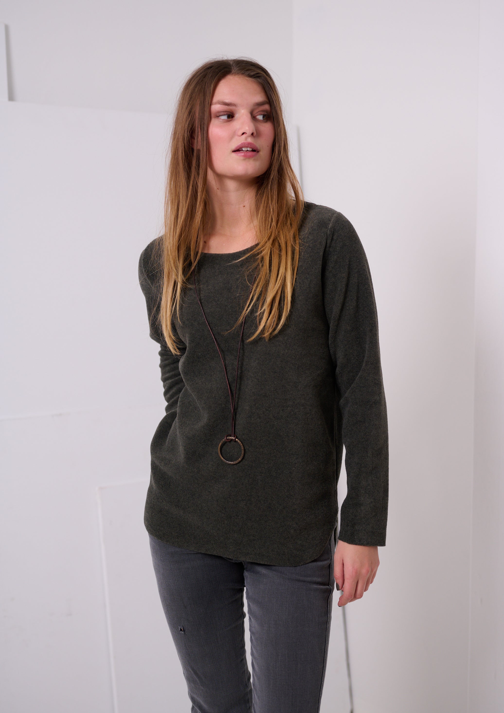 HENRIETTE STEFFENSEN COPENHAGEN BLUSE MIT SIGANTUR HALSSCHMUCK - 1332 BLUSER FORREST 600