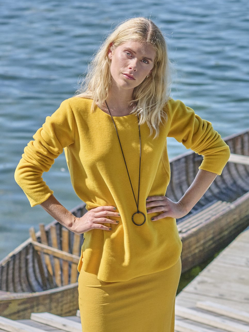 HENRIETTE STEFFENSEN COPENHAGEN BLUSE MIT SIGANTUR HALSSCHMUCK - 1332 BLUSER SAFRAN 701