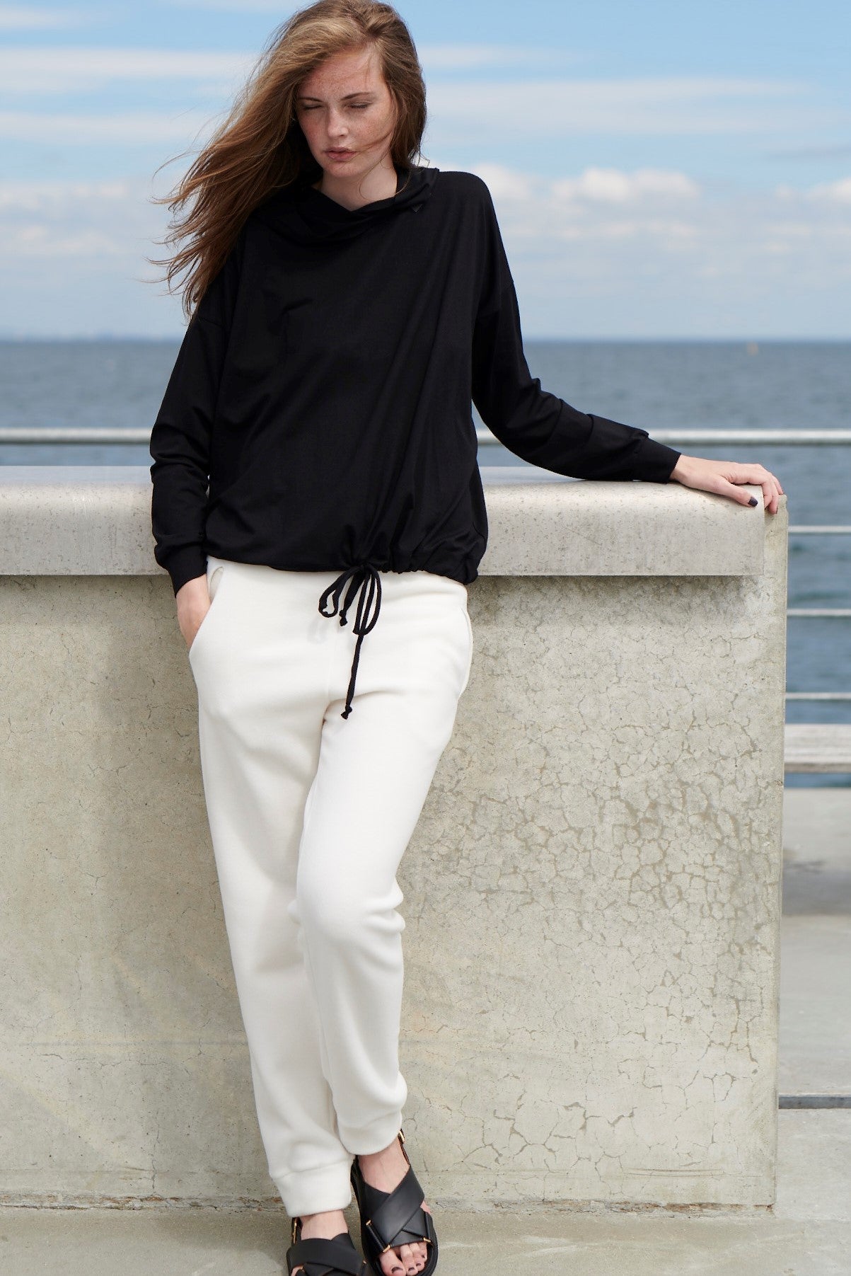 HENRIETTE STEFFENSEN COPENHAGEN BLUSE M/KAPUZE - 96059 BLUSER BLACK 900