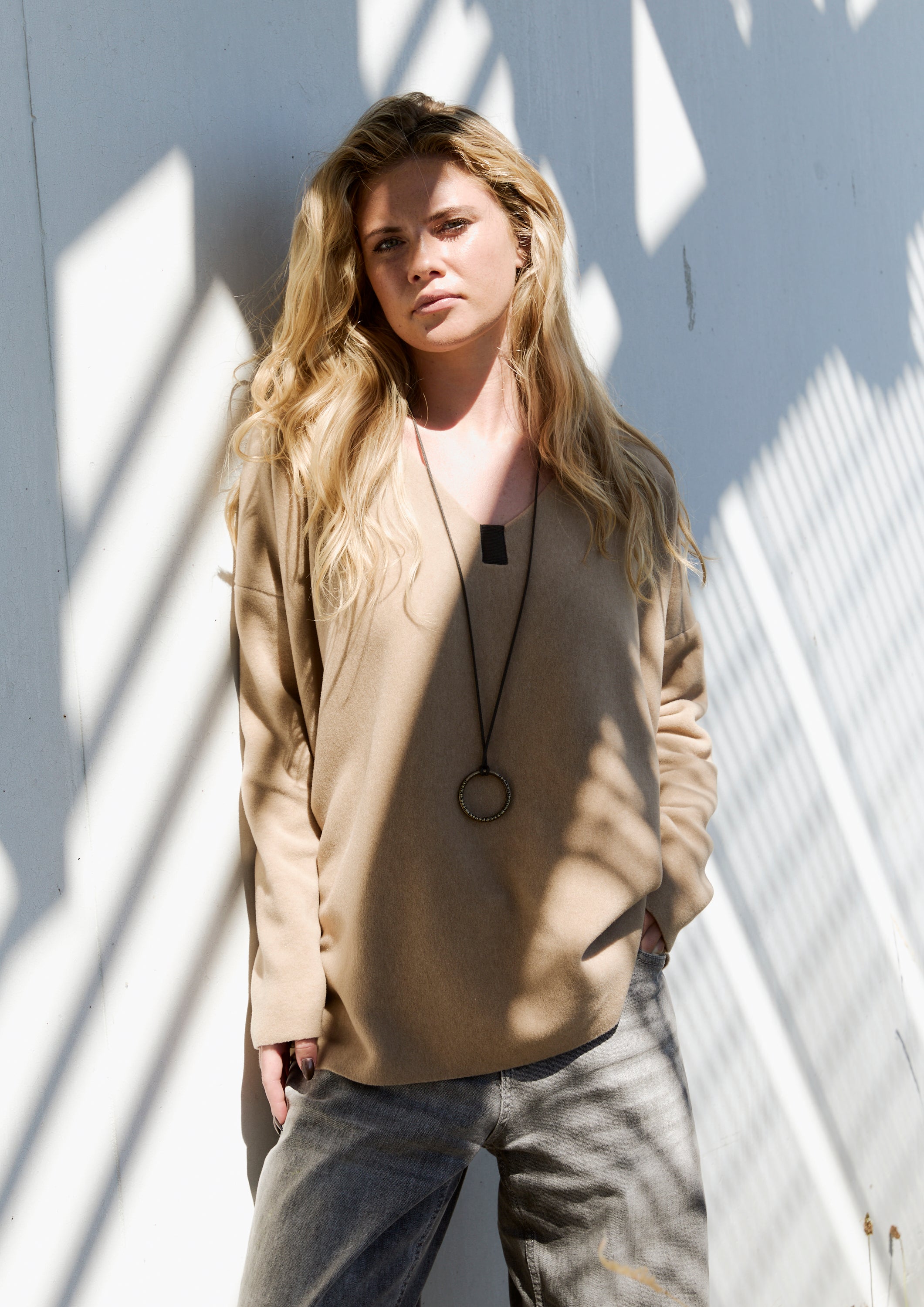 HENRIETTE STEFFENSEN COPENHAGEN BLUSE V-AUSSCHNITT - 1410 BLUSER CAMEL 815