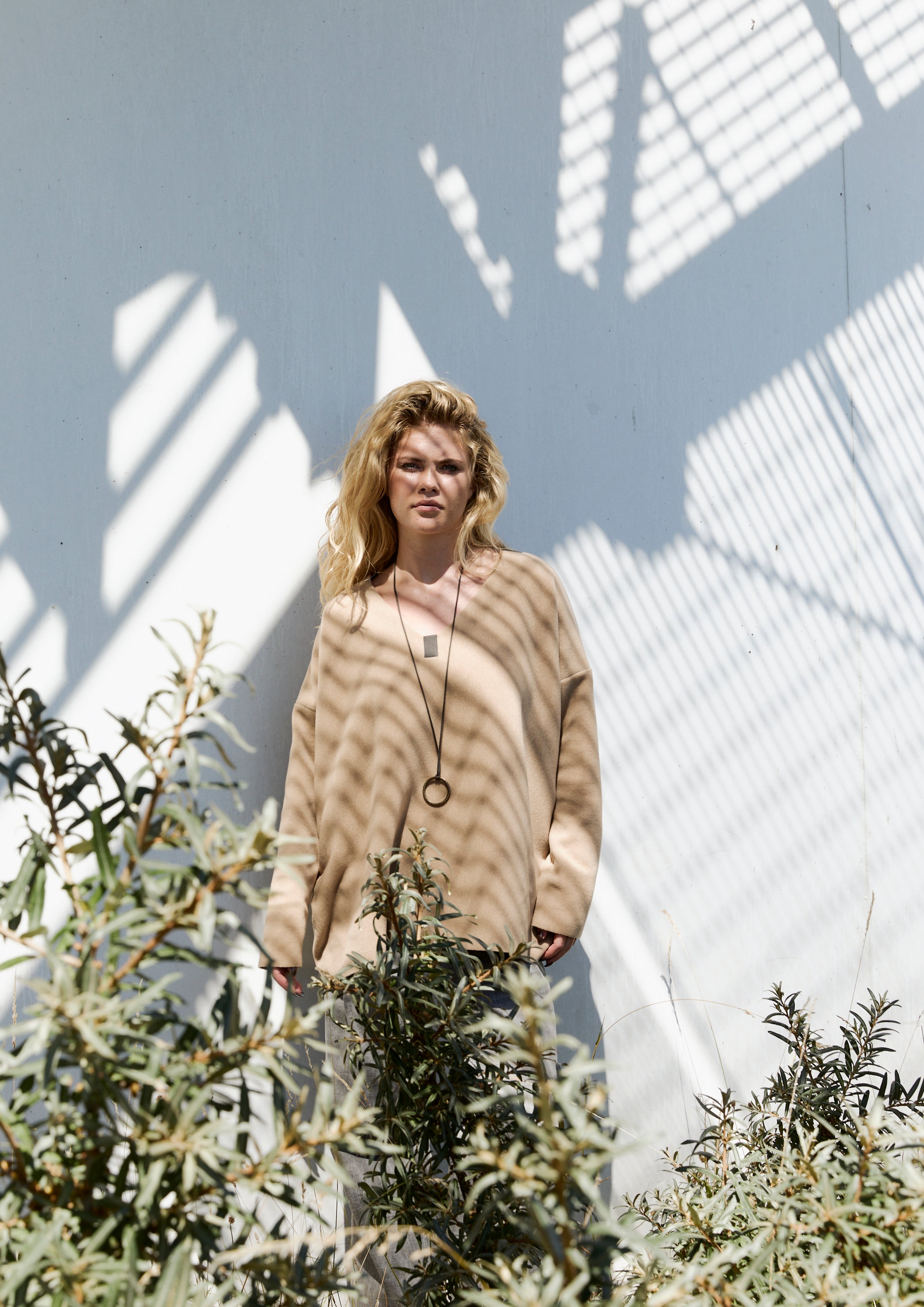 HENRIETTE STEFFENSEN COPENHAGEN BLUSE V-AUSSCHNITT - 1410 BLUSER CAMEL 815
