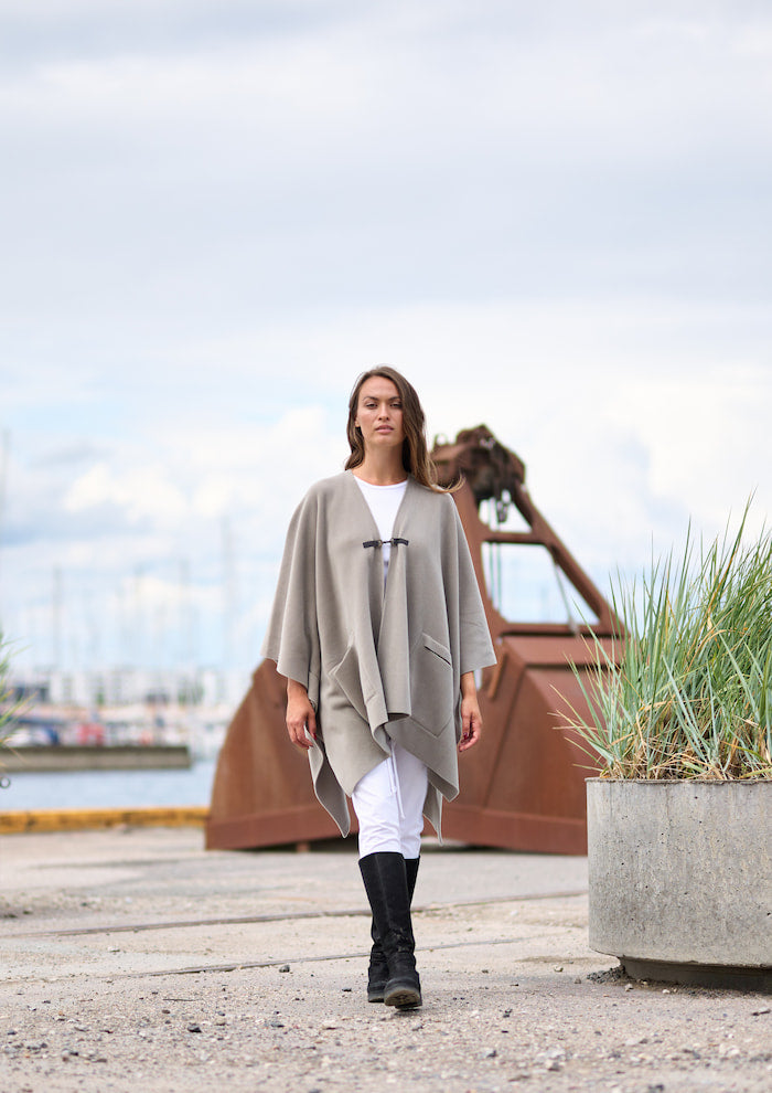 HENRIETTE STEFFENSEN COPENHAGEN CAPE - 4120 PONCHOS ELEPHANT 654