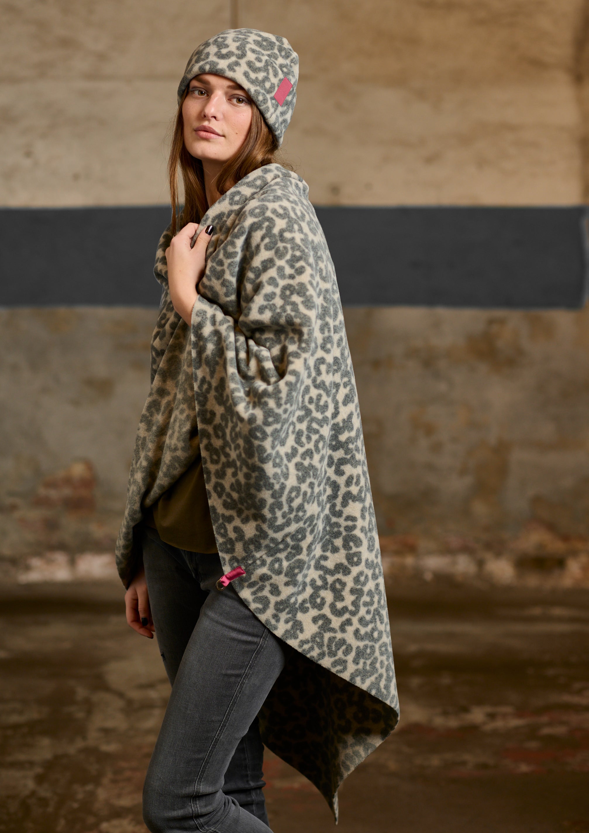 HENRIETTE STEFFENSEN COPENHAGEN EXTRA GROSSER PONCHO - 4040 PONCHOS LEOPARD grey 105