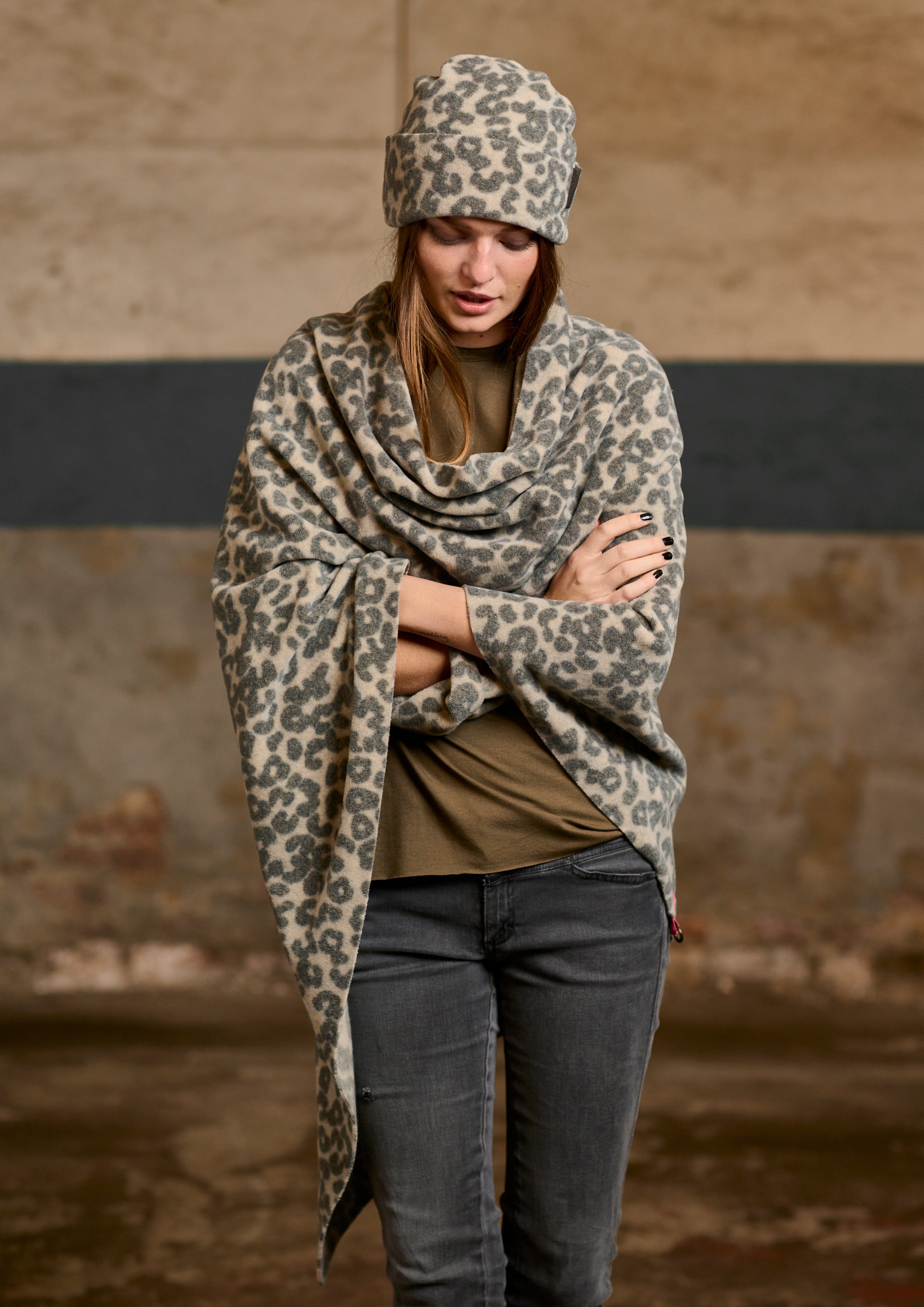 HENRIETTE STEFFENSEN COPENHAGEN EXTRA GROSSER PONCHO - 4040 PONCHOS LEOPARD grey 105