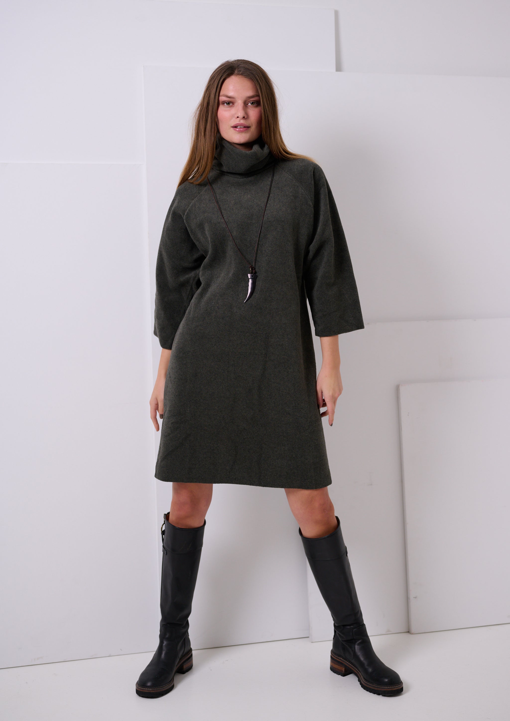 HENRIETTE STEFFENSEN COPENHAGEN KLEID MIT HOHEM HALS - 3236 KJOLER FORREST 600