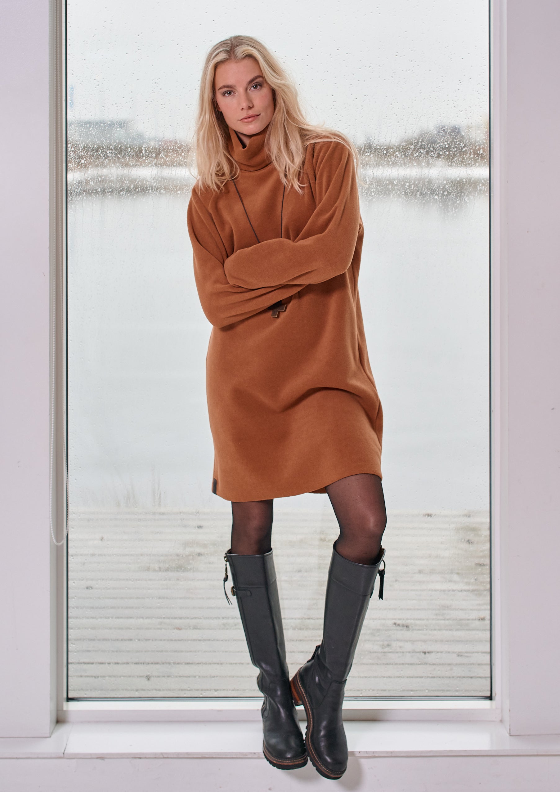 HENRIETTE STEFFENSEN COPENHAGEN KLEID MIT HOHEM HALS - 3246 KJOLER RUST 706