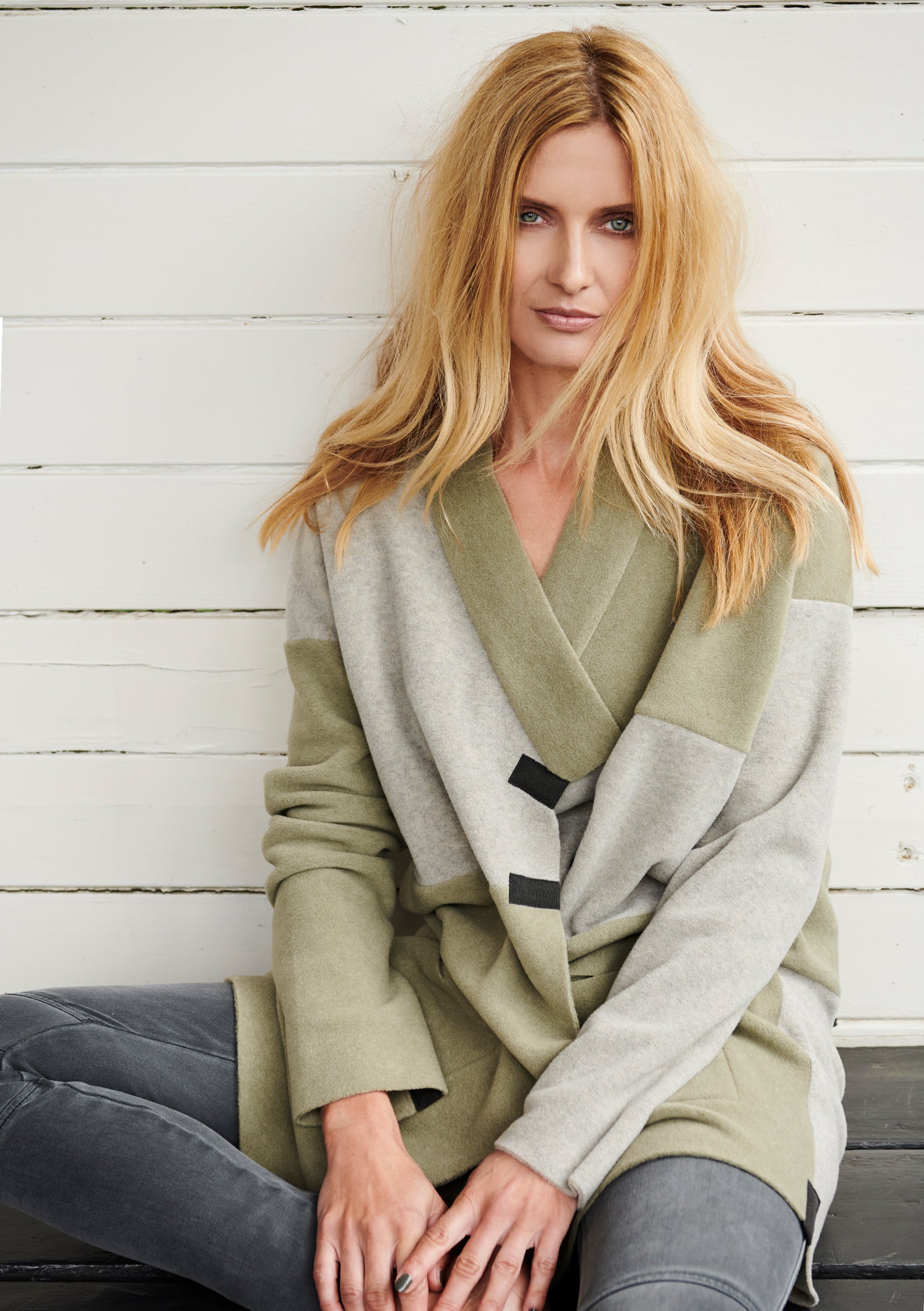 HENRIETTE STEFFENSEN COPENHAGEN NO WASTE Patch Cardigan mit V-Ausschnitt - 7127 CARDIGANS OLIVE/SAND 612