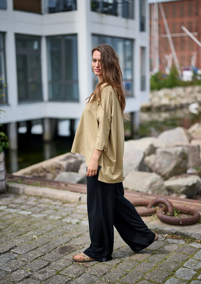 HENRIETTE STEFFENSEN COPENHAGEN OVERSIZED BLUSE V-AUSSCHNITT - 96078 BLUSER OLIVE 655