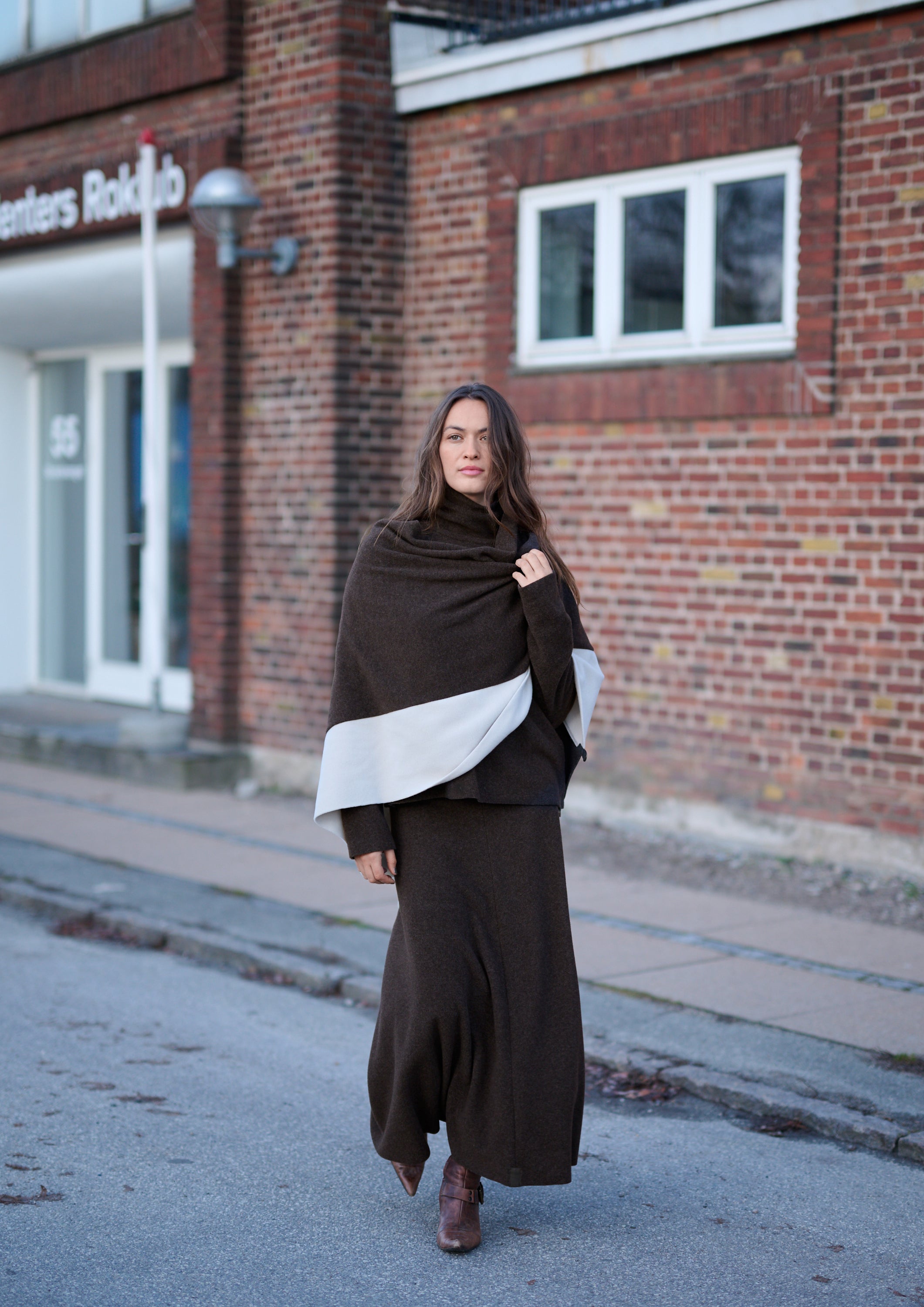 HENRIETTE STEFFENSEN COPENHAGEN PONCHO 2 FARBIGE - 4068 PONCHOS CHOKOLATE/KIT 200