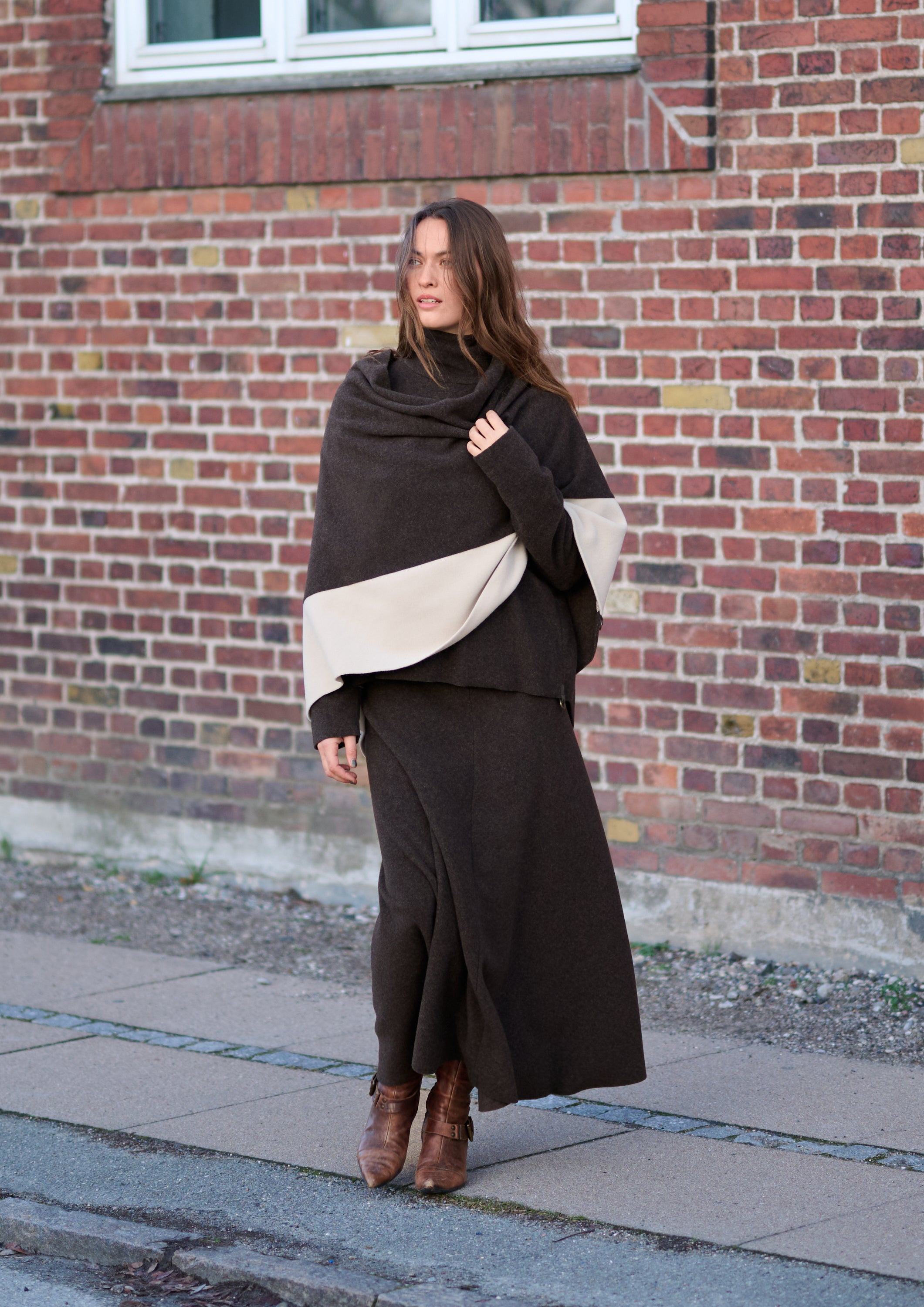 HENRIETTE STEFFENSEN COPENHAGEN PONCHO 2 FARBIGE - 4068 PONCHOS CHOKOLATE/KIT 200