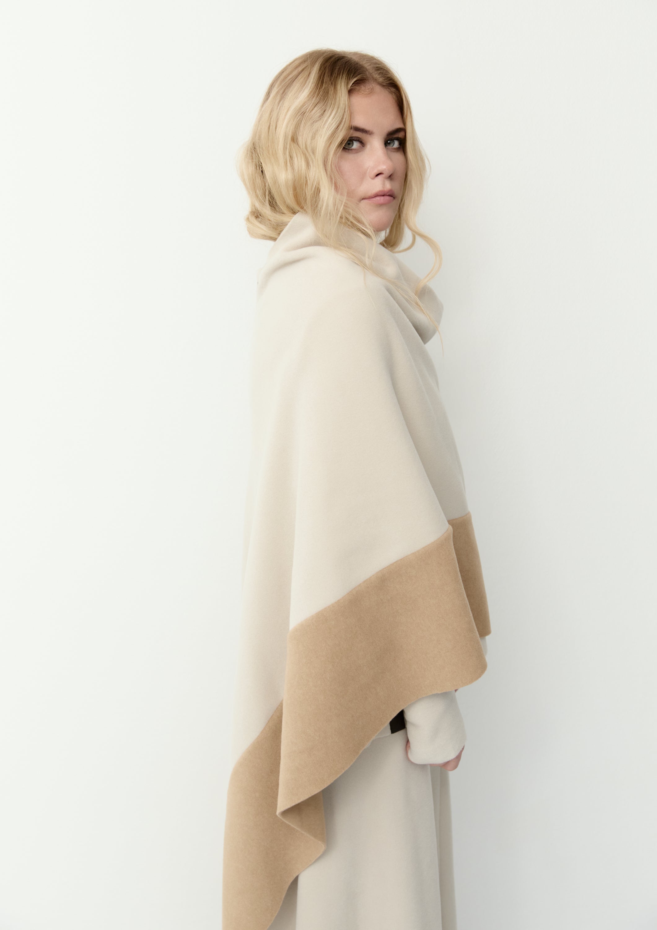HENRIETTE STEFFENSEN COPENHAGEN PONCHO 2 FARBIGE - 4068 PONCHOS KIT/CAMEL 122