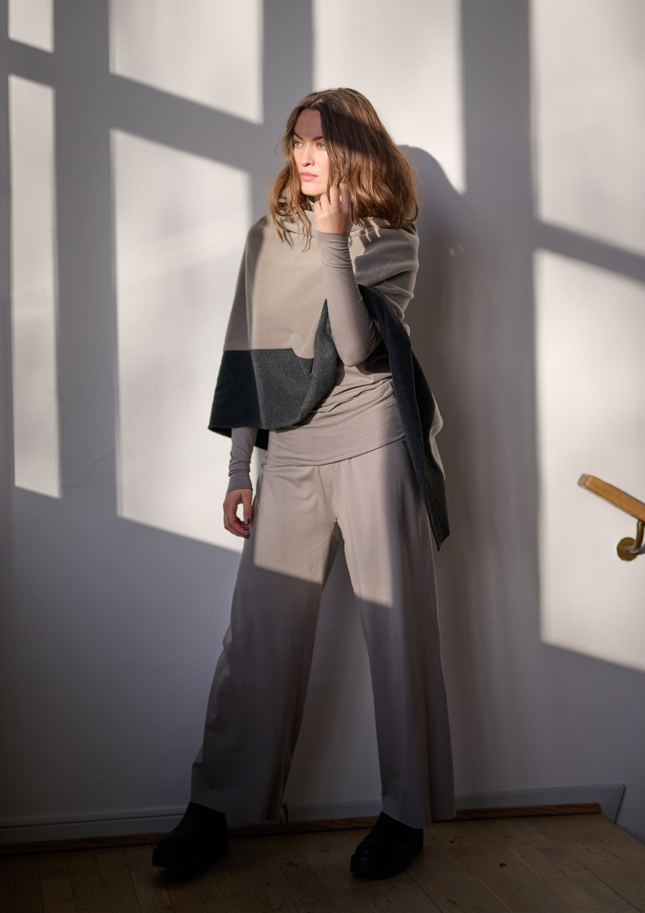 HENRIETTE STEFFENSEN COPENHAGEN PONCHO 2 FARBIGE - 4068 PONCHOS SB/ELEPHANT 325