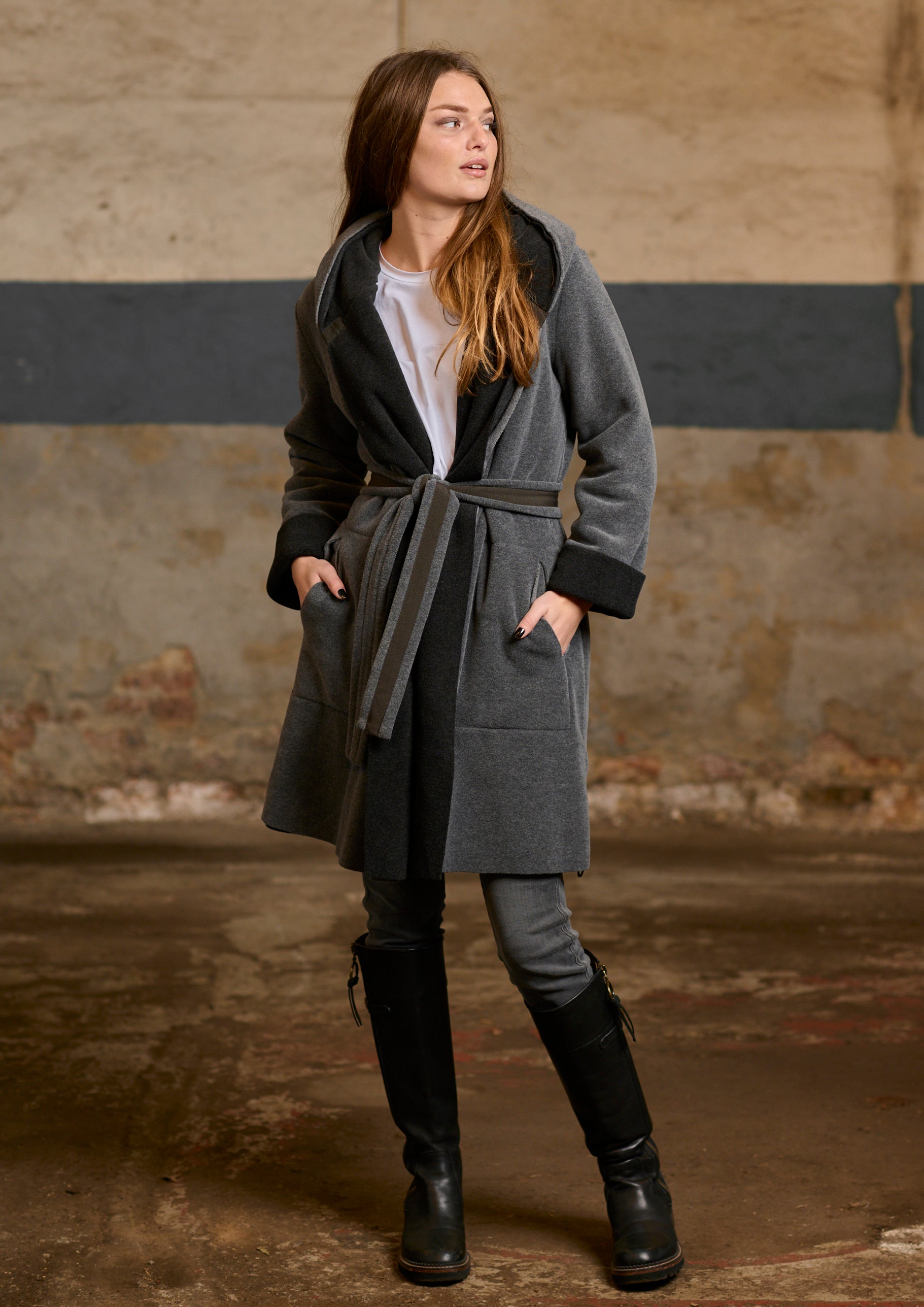 HENRIETTE STEFFENSEN COPENHAGEN REVERSIBEL MANTEL MIT KAPUZE - 7132 COATS GREY/SOFT BLACK 647