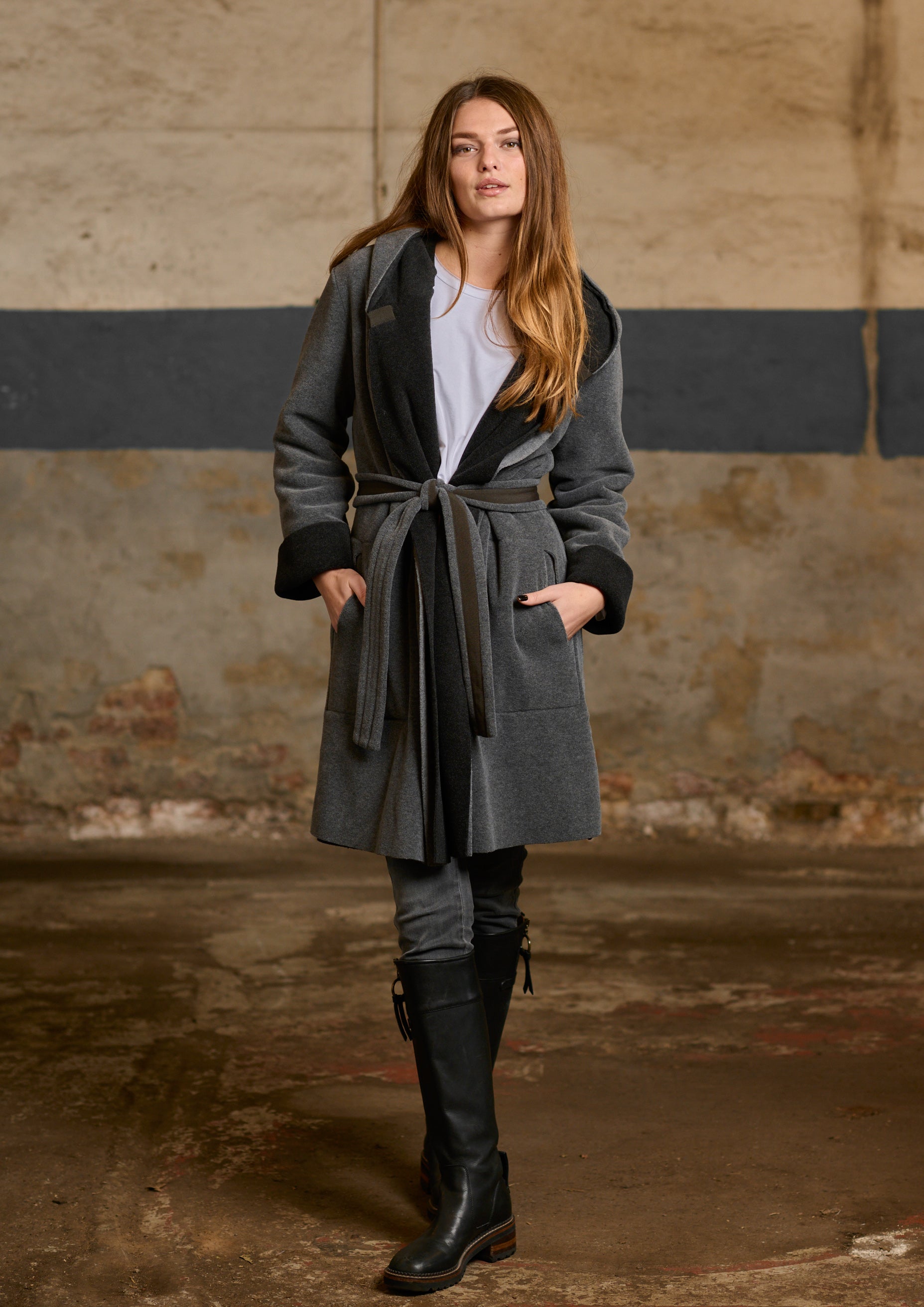 HENRIETTE STEFFENSEN COPENHAGEN REVERSIBEL MANTEL MIT KAPUZE - 7132 COATS GREY/SOFT BLACK 647
