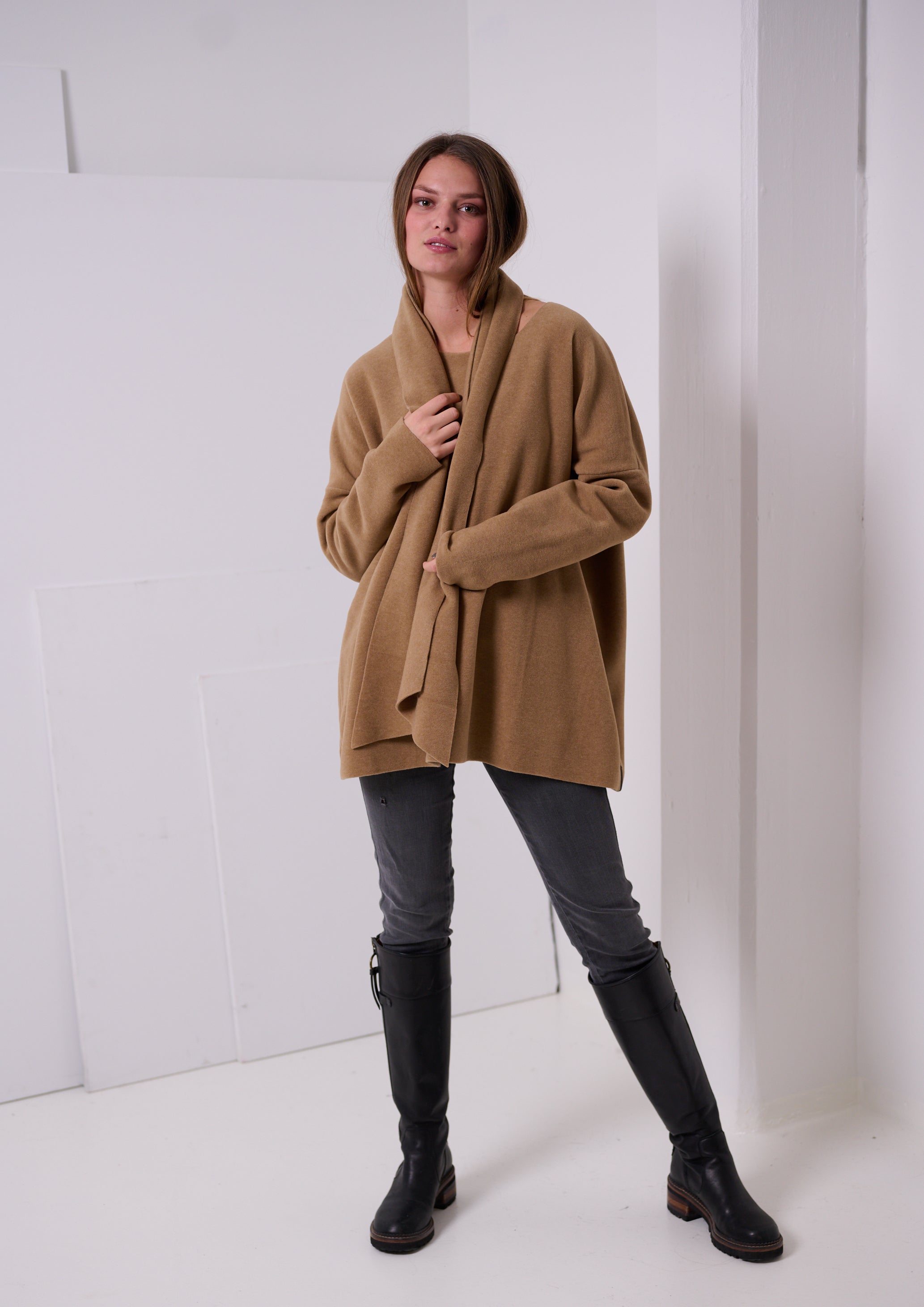 HENRIETTE STEFFENSEN COPENHAGEN SWEATER MIT SCHAL - 1338 BLUSER CAMEL 815