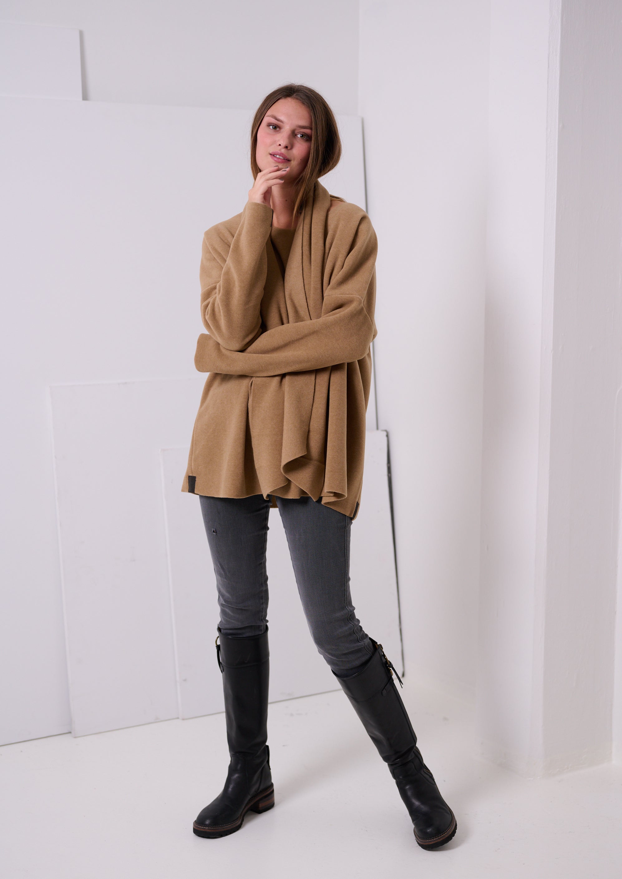 HENRIETTE STEFFENSEN COPENHAGEN SWEATER MIT SCHAL - 1338 BLUSER CAMEL 815