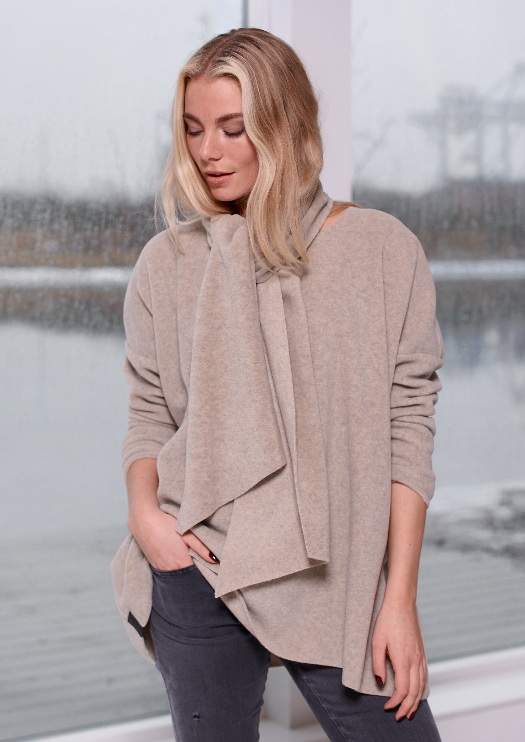 HENRIETTE STEFFENSEN COPENHAGEN SWEATER MIT SCHAL - 1338 BLUSER SAND 805