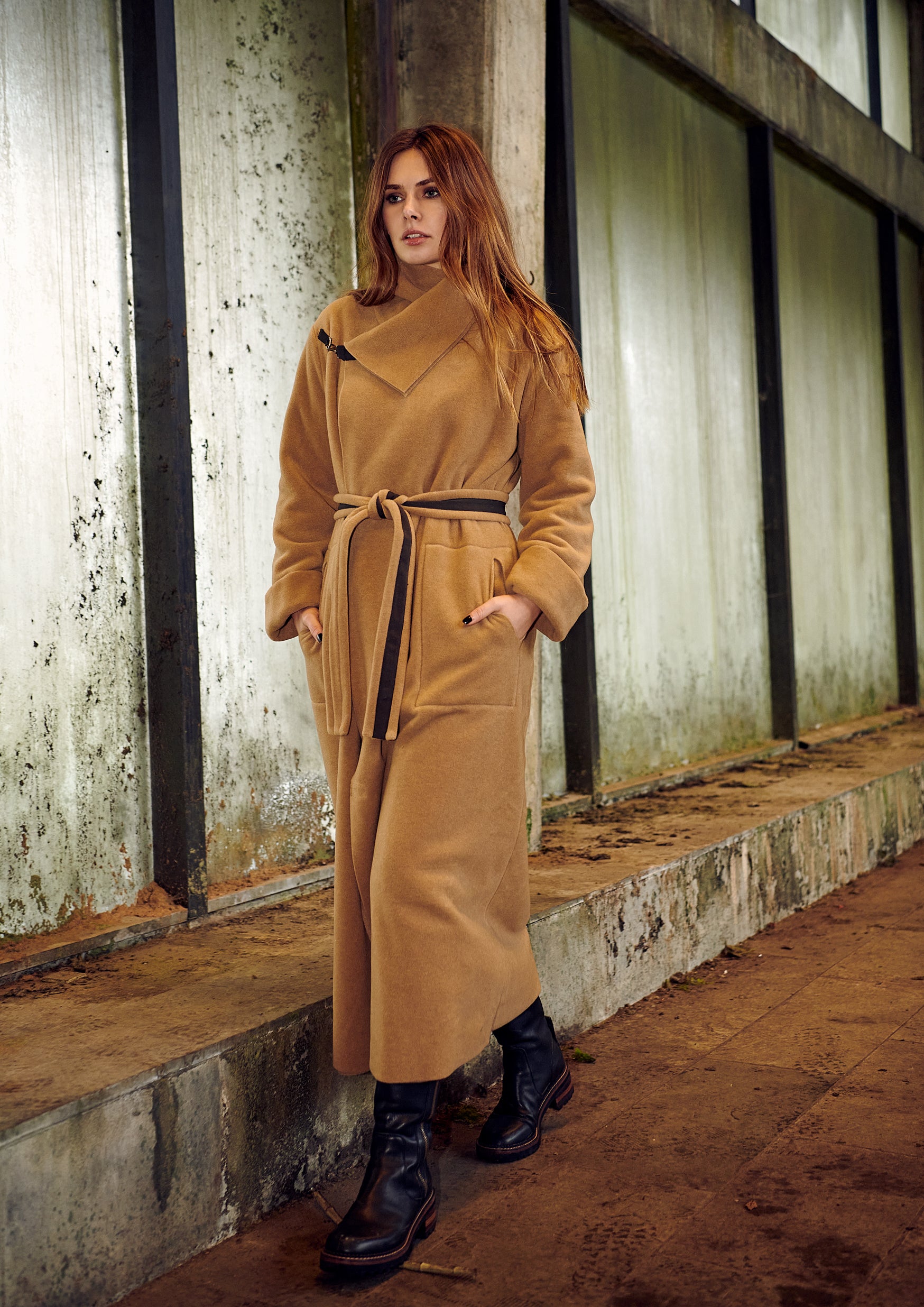 HENRIETTE STEFFENSEN COPENHAGEN TRENCHCOAT AUS DOPPELLAGIGEM FLEECE - 7145 COATS CAMEL 815