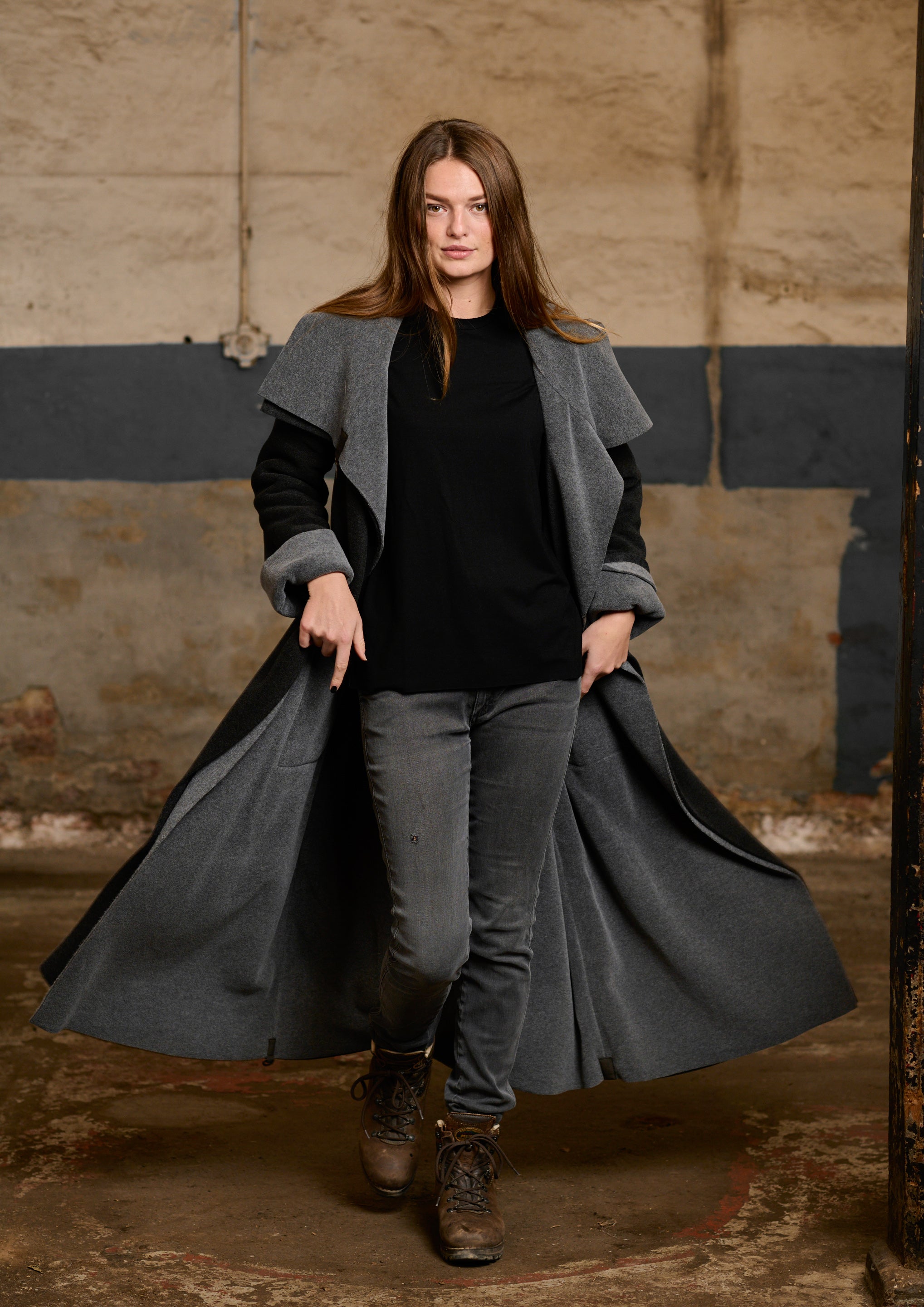 HENRIETTE STEFFENSEN COPENHAGEN TRENCHCOAT AUS DOPPELLAGIGEM FLEECE - 7145 COATS GREY/SOFT BLACK 647