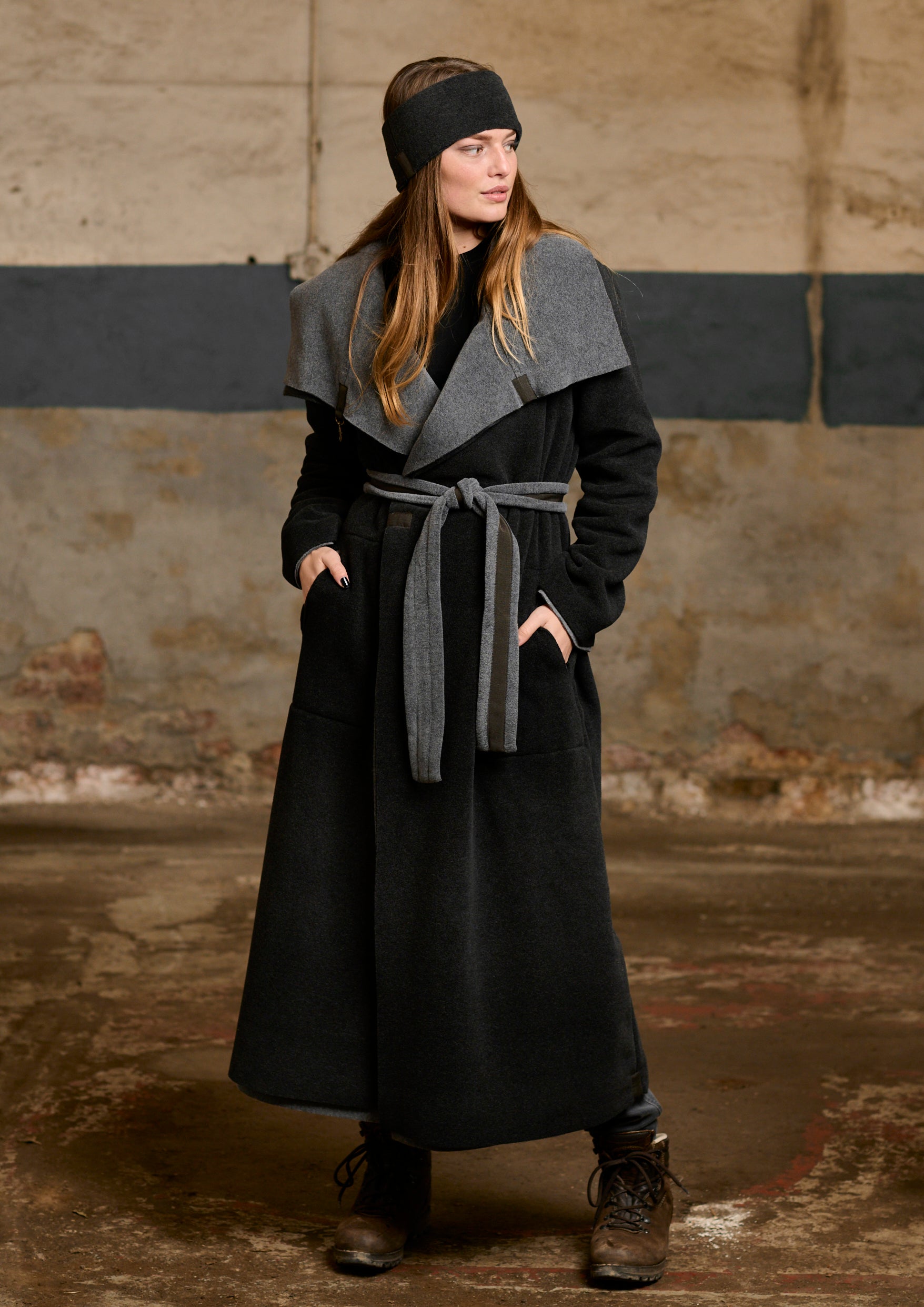 HENRIETTE STEFFENSEN COPENHAGEN TRENCHCOAT AUS DOPPELLAGIGEM FLEECE - 7145 COATS GREY/SOFT BLACK 647