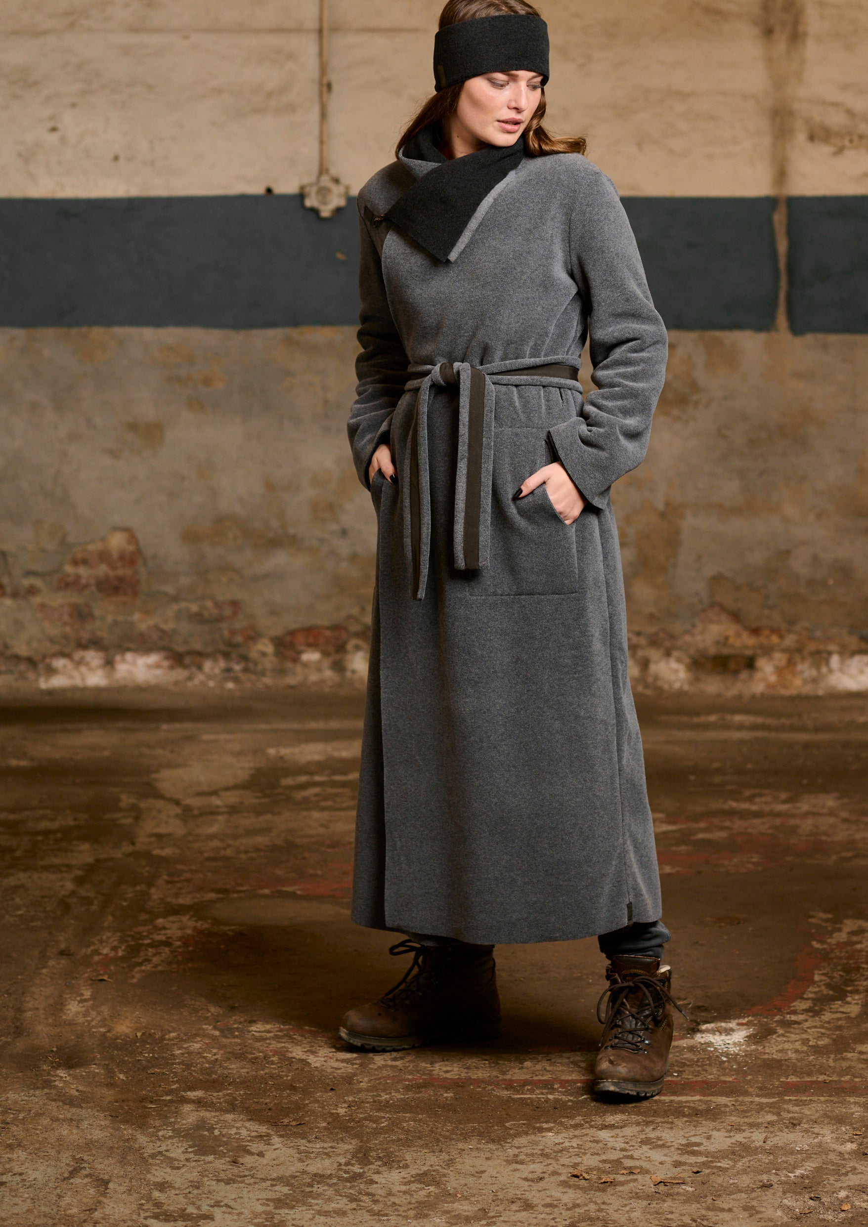 HENRIETTE STEFFENSEN COPENHAGEN TRENCHCOAT AUS DOPPELLAGIGEM FLEECE - 7145 COATS GREY/SOFT BLACK 647