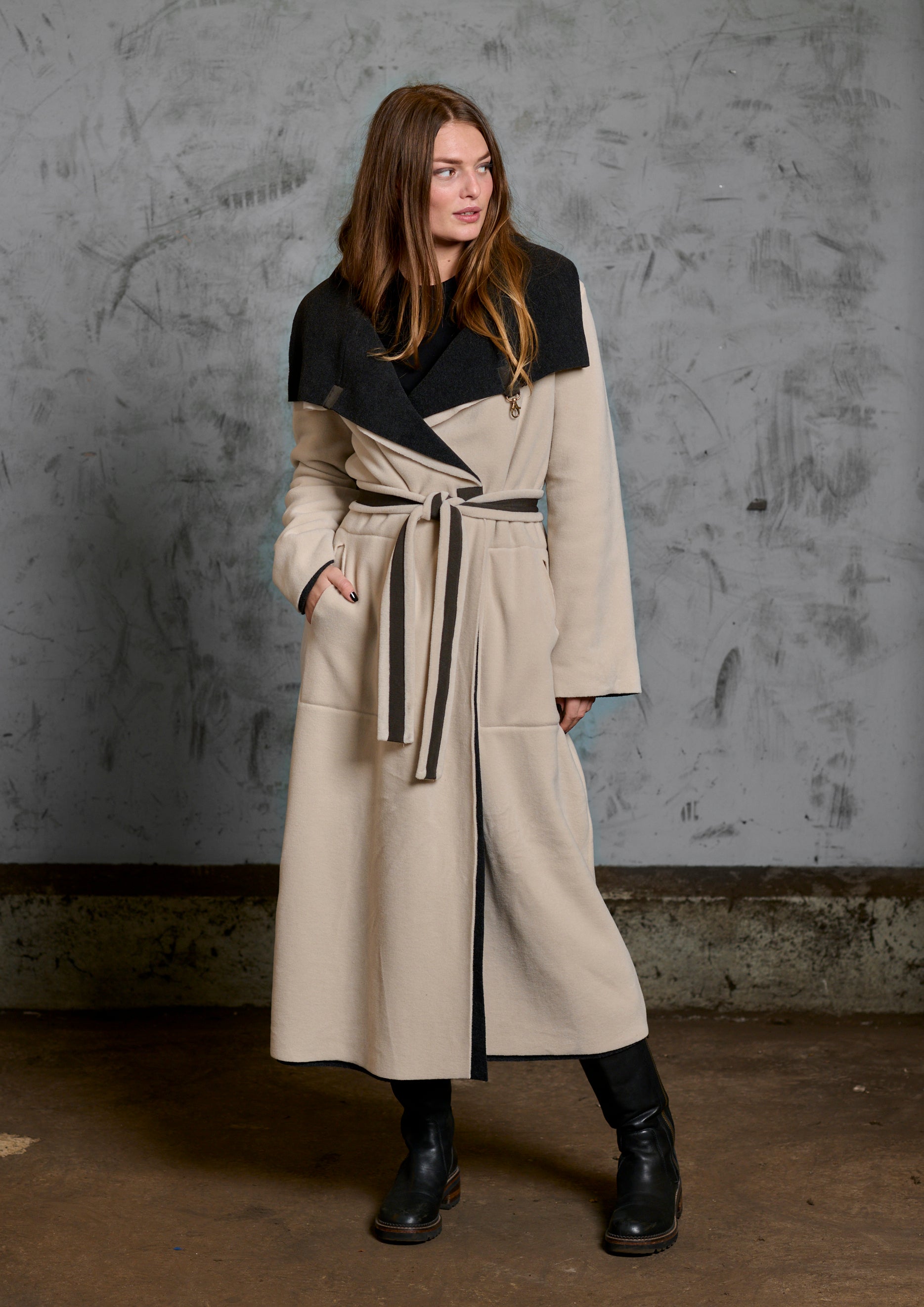 HENRIETTE STEFFENSEN COPENHAGEN TRENCHCOAT AUS DOPPELLAGIGEM FLEECE - 7145 COATS KIT/SOFT BLACK 642