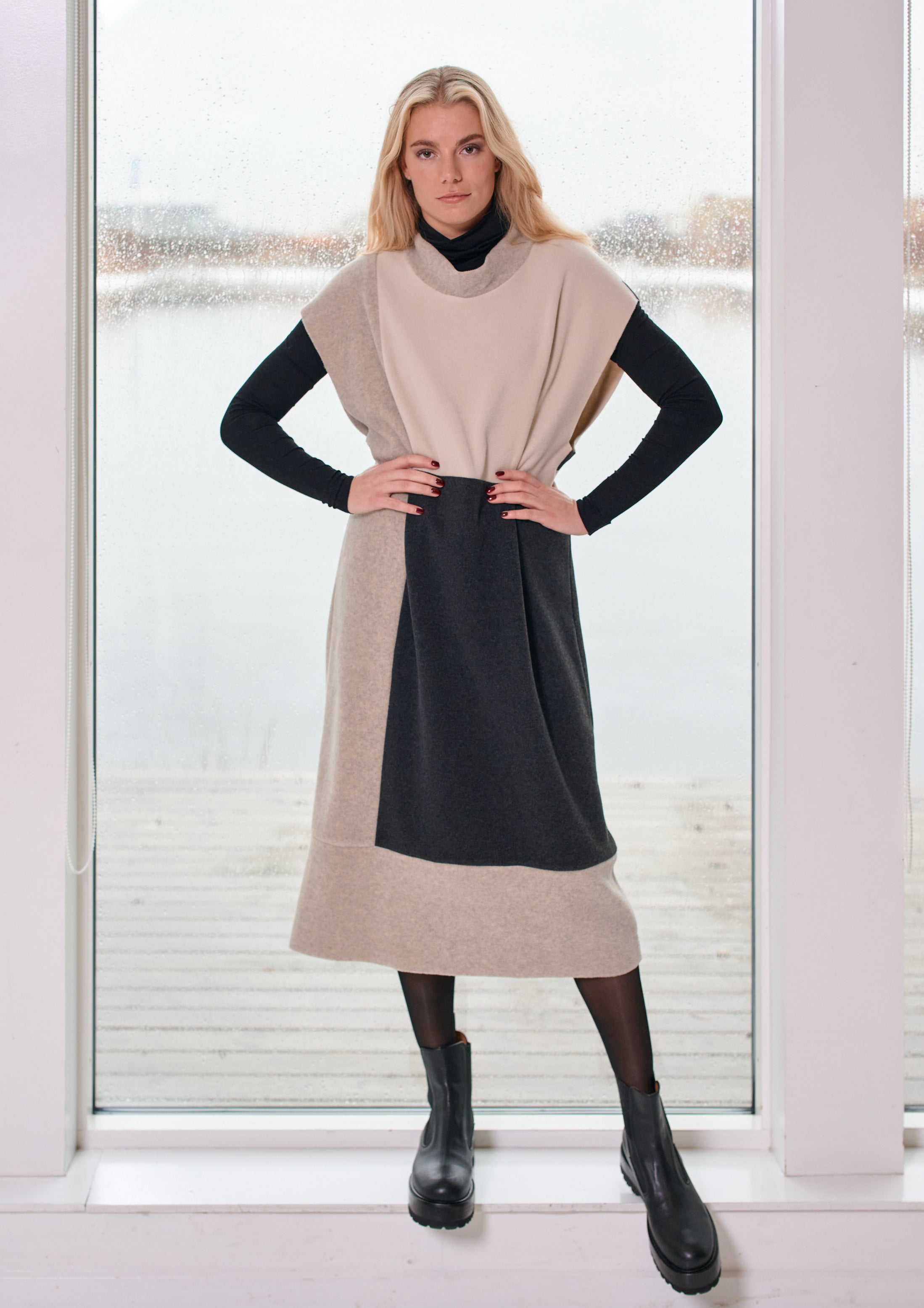 HENRIETTE STEFFENSEN COPENHAGEN TUNIKA ÄRMELLOS - 3241 TUNICS SOFT BLACK/SAND/KIT 117