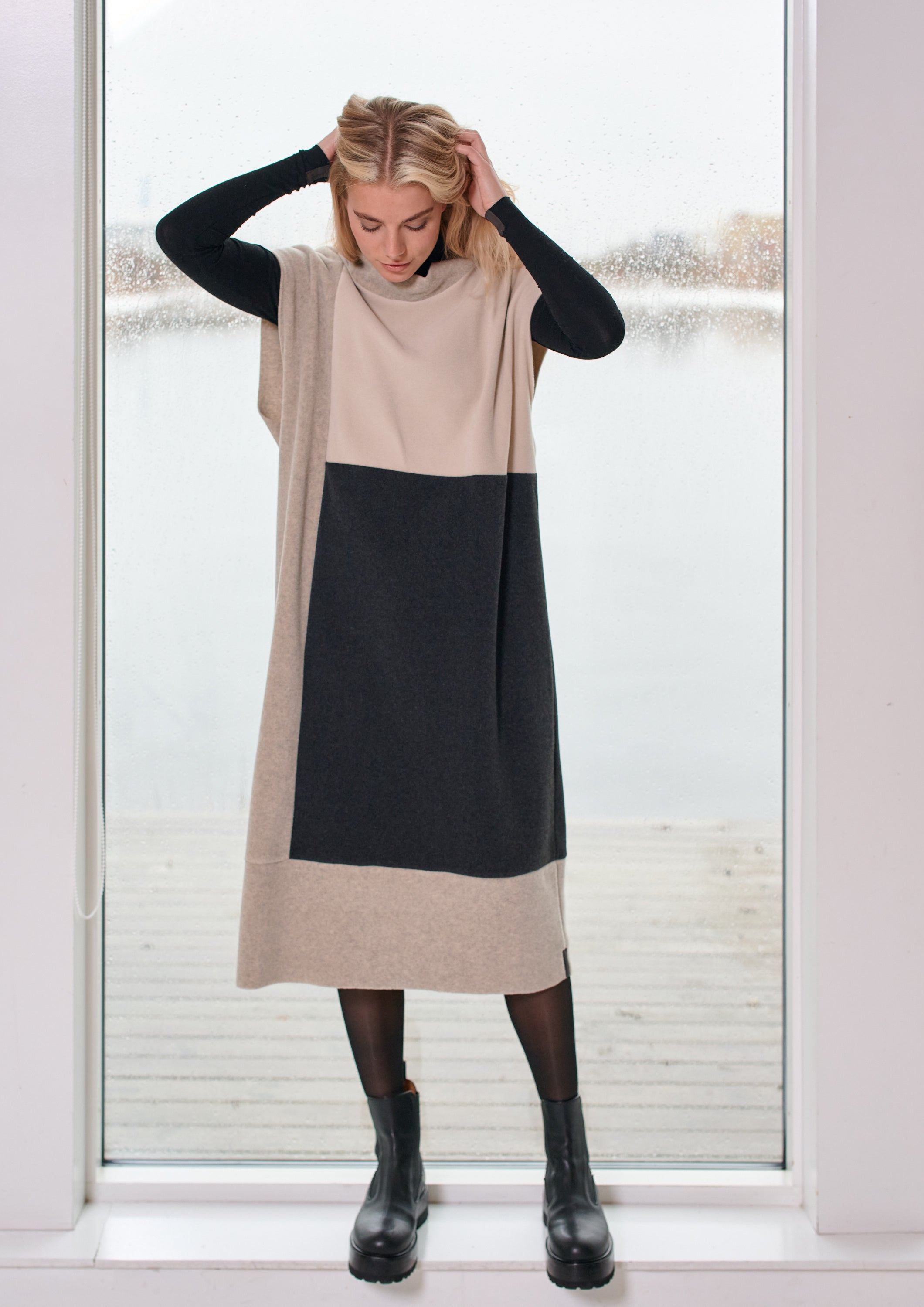 HENRIETTE STEFFENSEN COPENHAGEN TUNIKA ÄRMELLOS - 3241 TUNICS SOFT BLACK/SAND/KIT 117