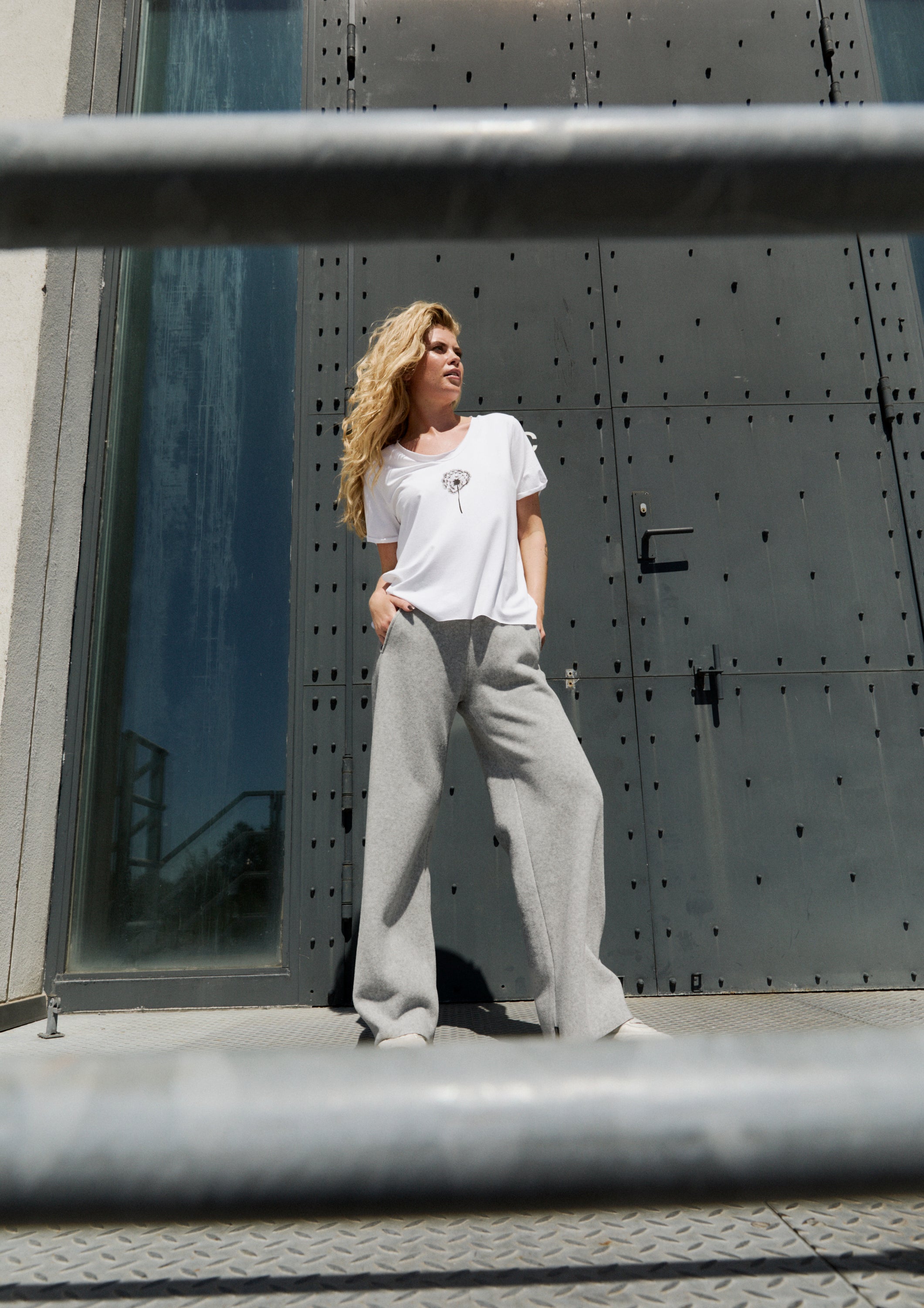 HENRIETTE STEFFENSEN COPENHAGEN V-NECK TEE - 96105 FLOWER T-SHIRTS WHITE 816