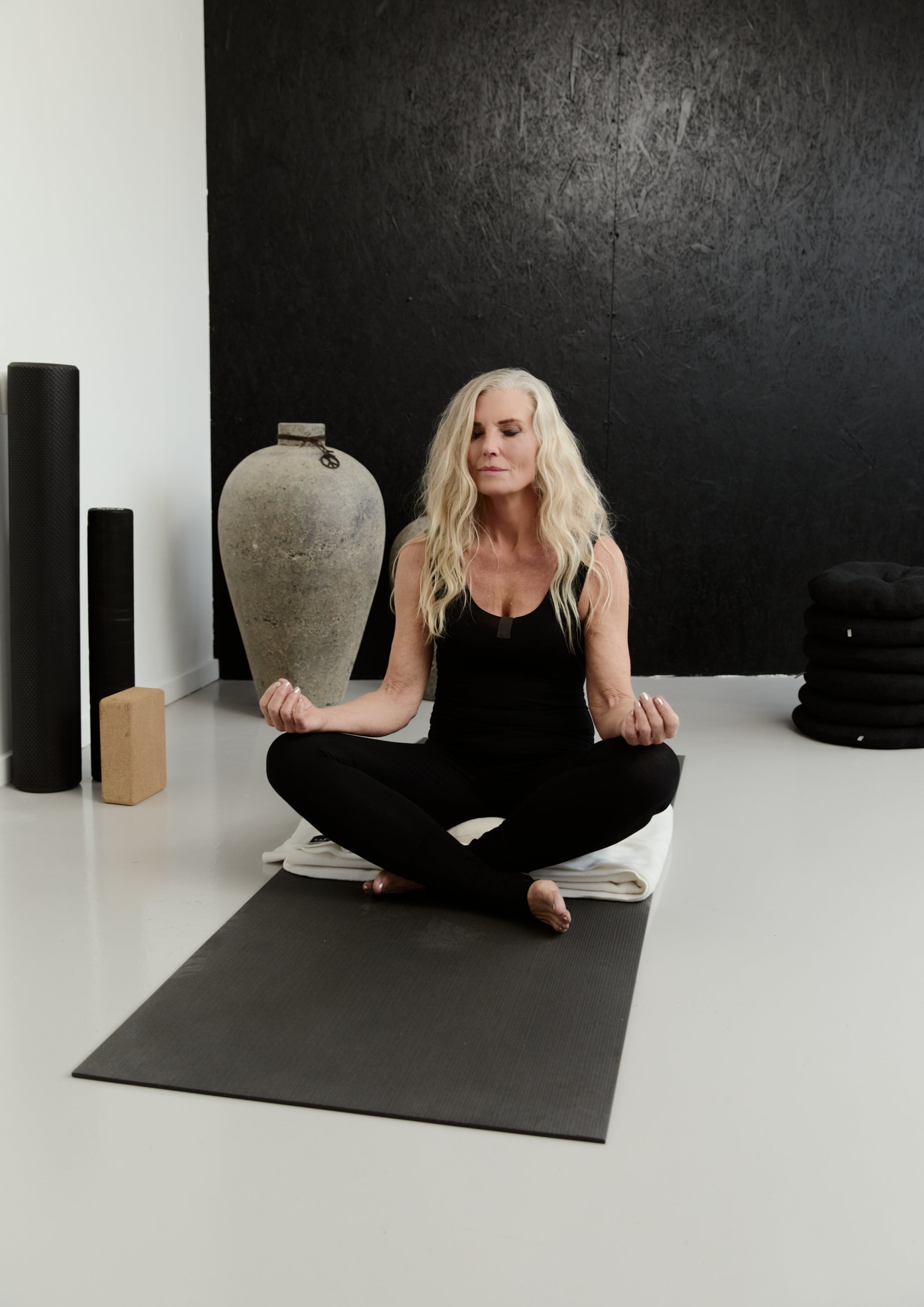 HENRIETTE STEFFENSEN COPENHAGEN YOGA JUMPSUIT - 99010 HELDRAGTER jersey YOGA BLACK 900